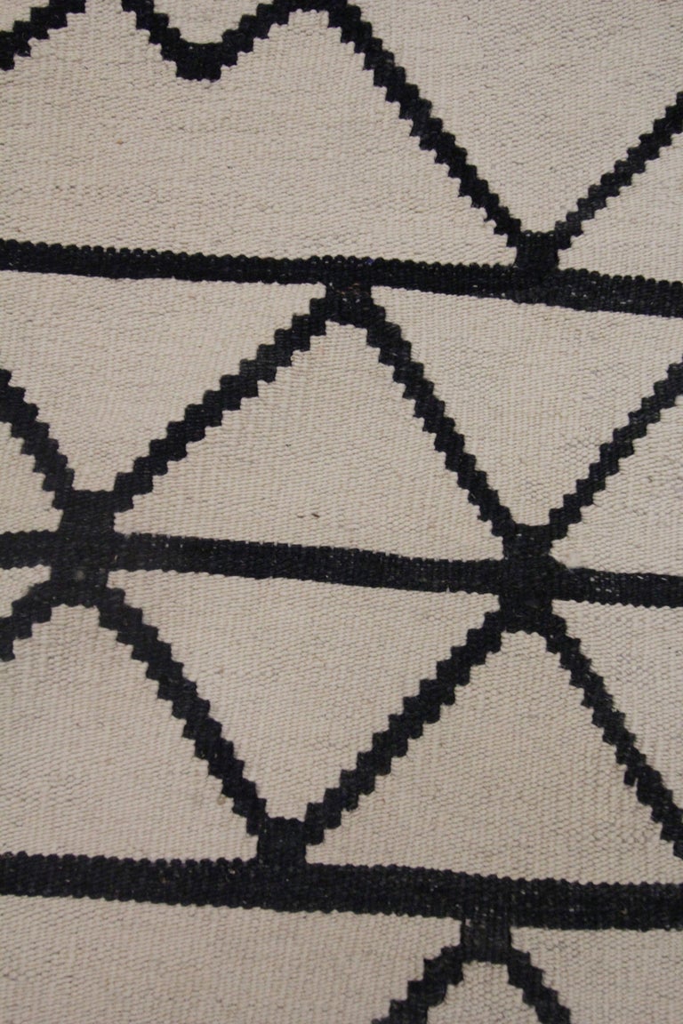 Vegetable Dyed Kilim Rugs Scandinavian Style Geometric Kilim Wool Modern Rugs Black For Sale