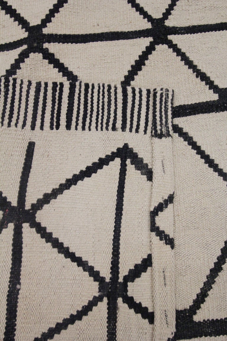 Cotton Kilim Rugs Scandinavian Style Geometric Kilim Wool Modern Rugs Black For Sale