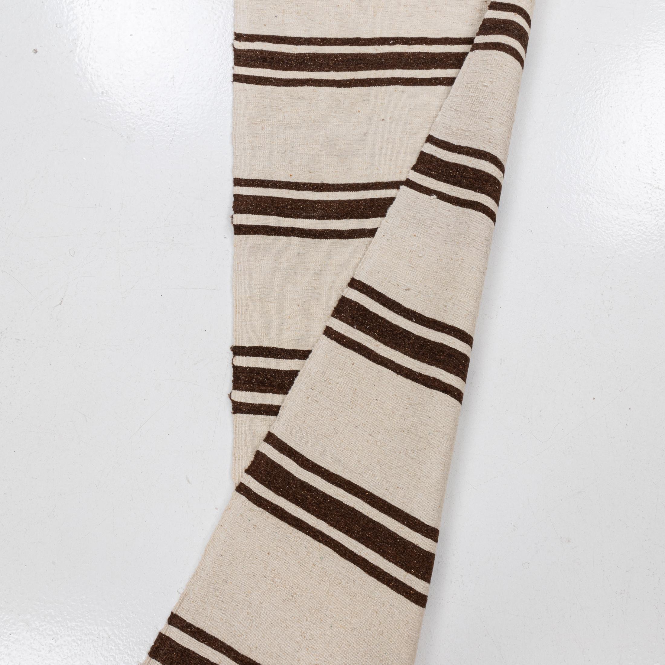 Kilim-Läufer aus Konya, Zentral Anatolien, Türkei, Mitte des 20. Jahrhunderts im Angebot 3