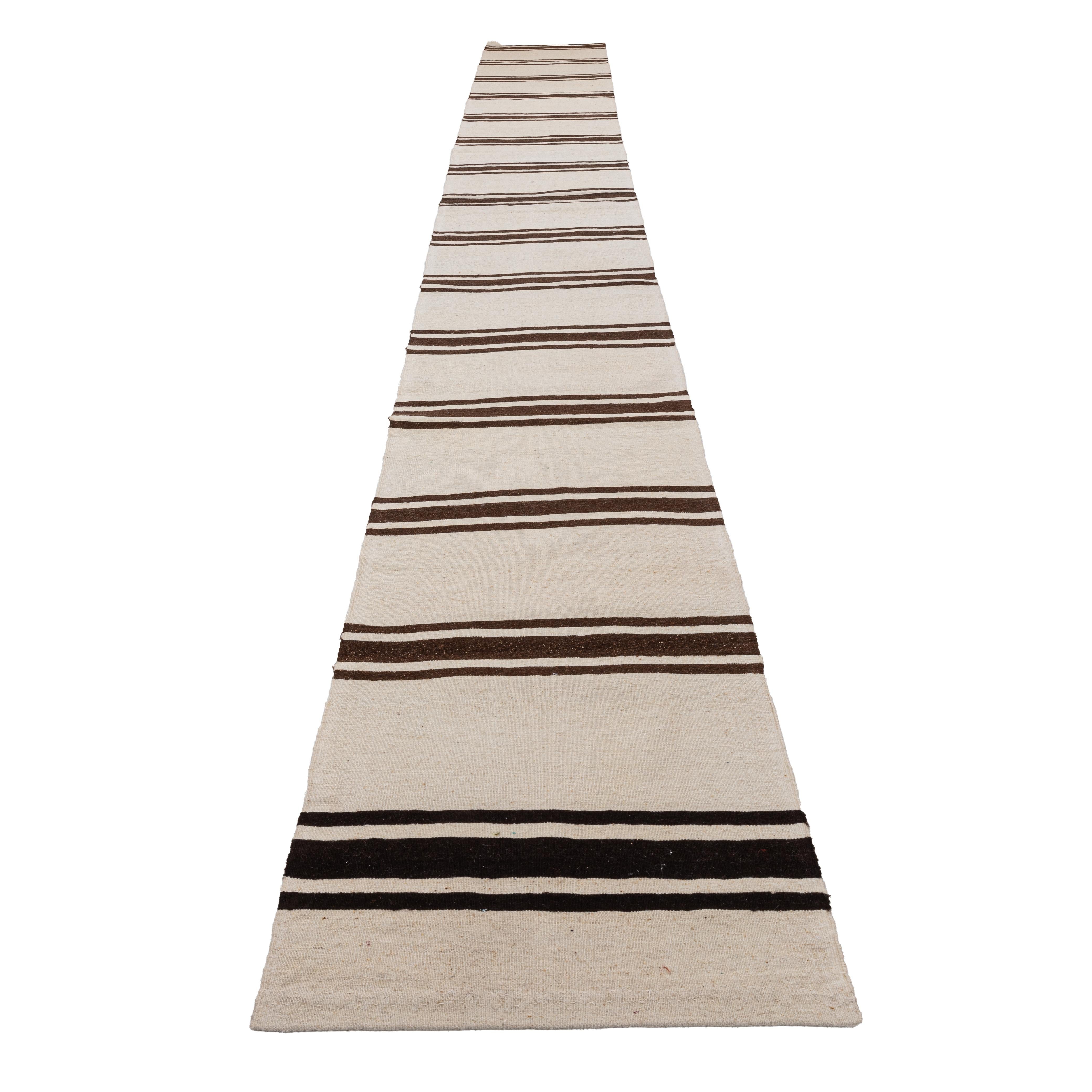 Kilim-Läufer aus Konya, Zentral Anatolien, Türkei, Mitte des 20. Jahrhunderts (Kelim) im Angebot