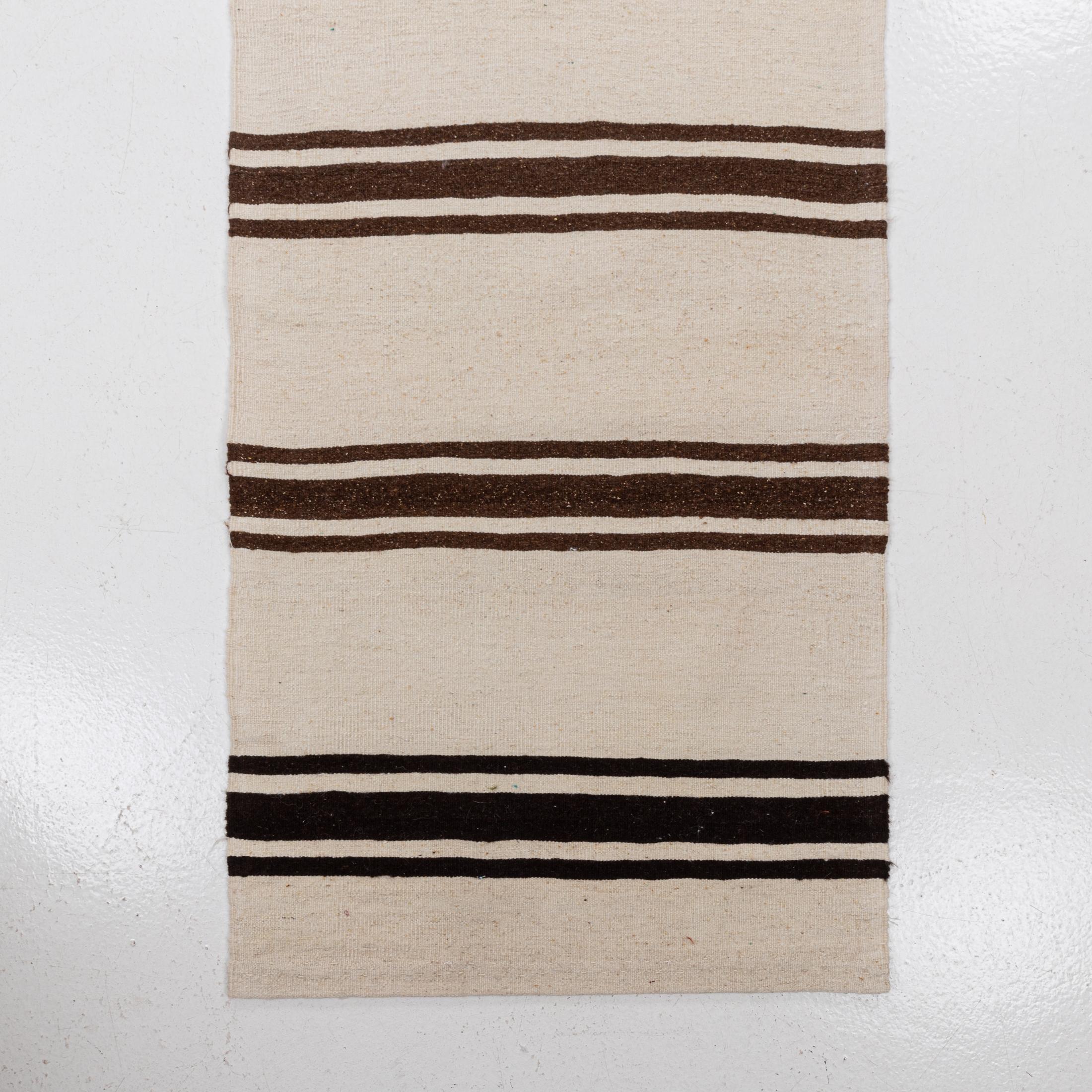 Kilim-Läufer aus Konya, Zentral Anatolien, Türkei, Mitte des 20. Jahrhunderts (Türkisch) im Angebot