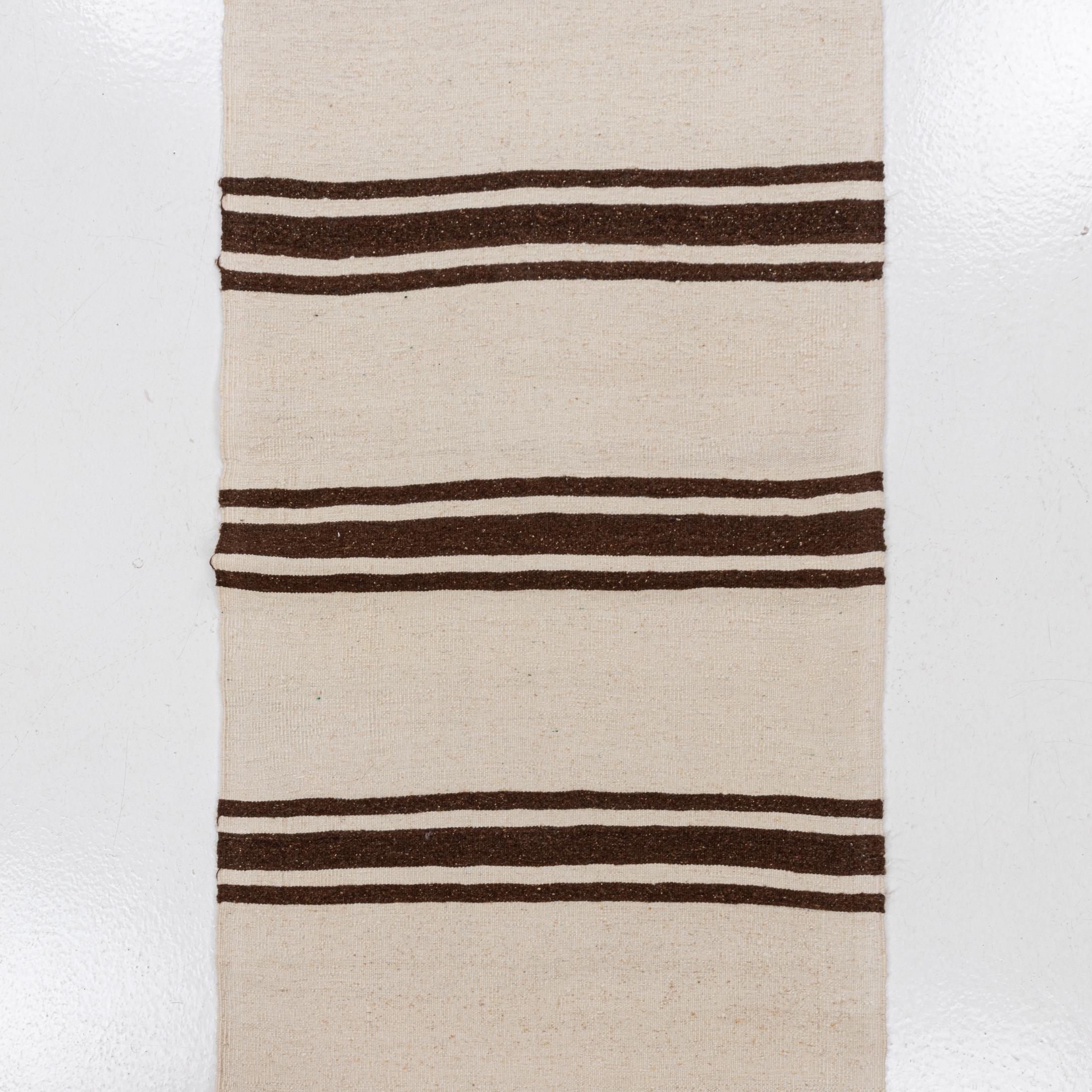 Kilim-Läufer aus Konya, Zentral Anatolien, Türkei, Mitte des 20. Jahrhunderts (Handgewebt) im Angebot