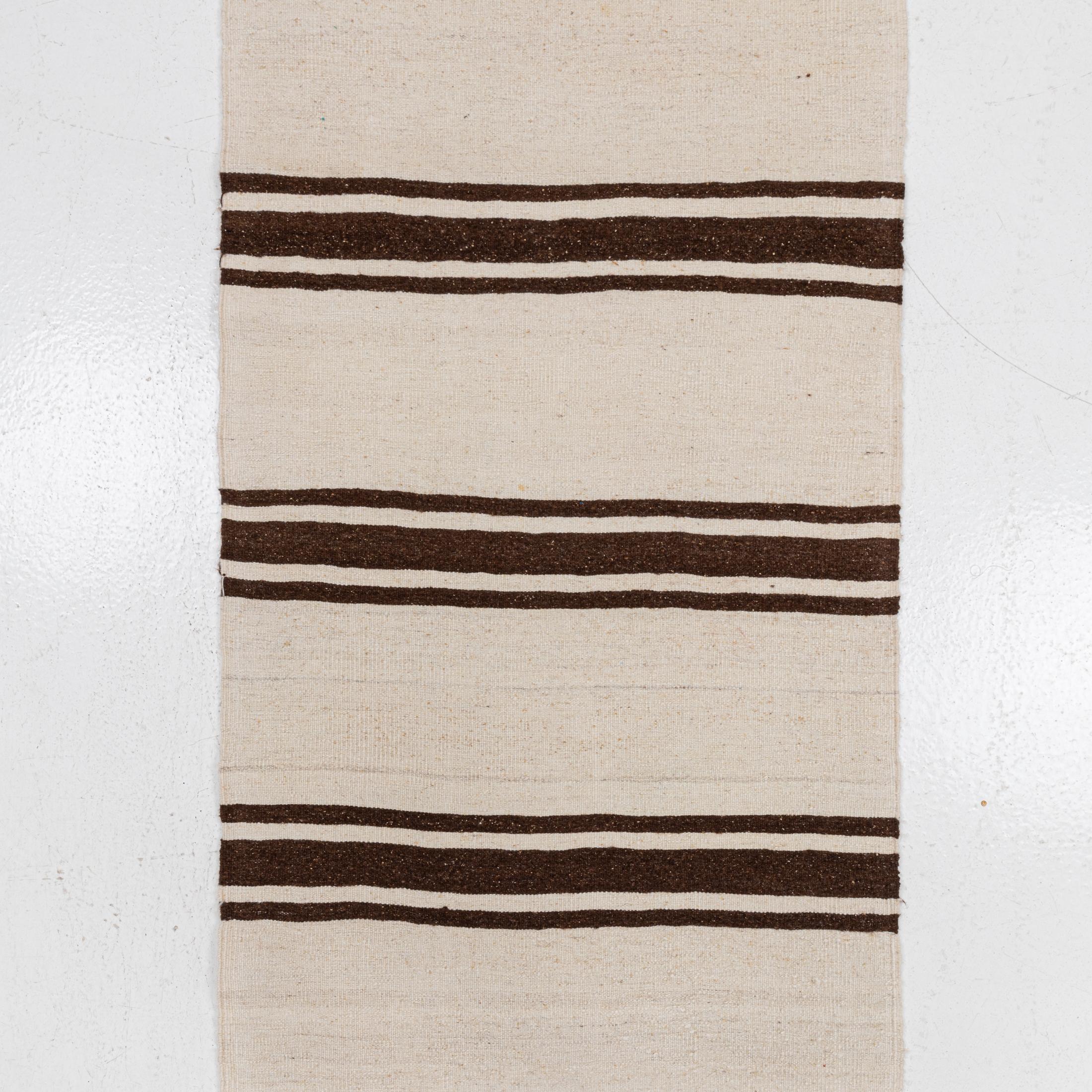 Kilim-Läufer aus Konya, Zentral Anatolien, Türkei, Mitte des 20. Jahrhunderts im Angebot 1