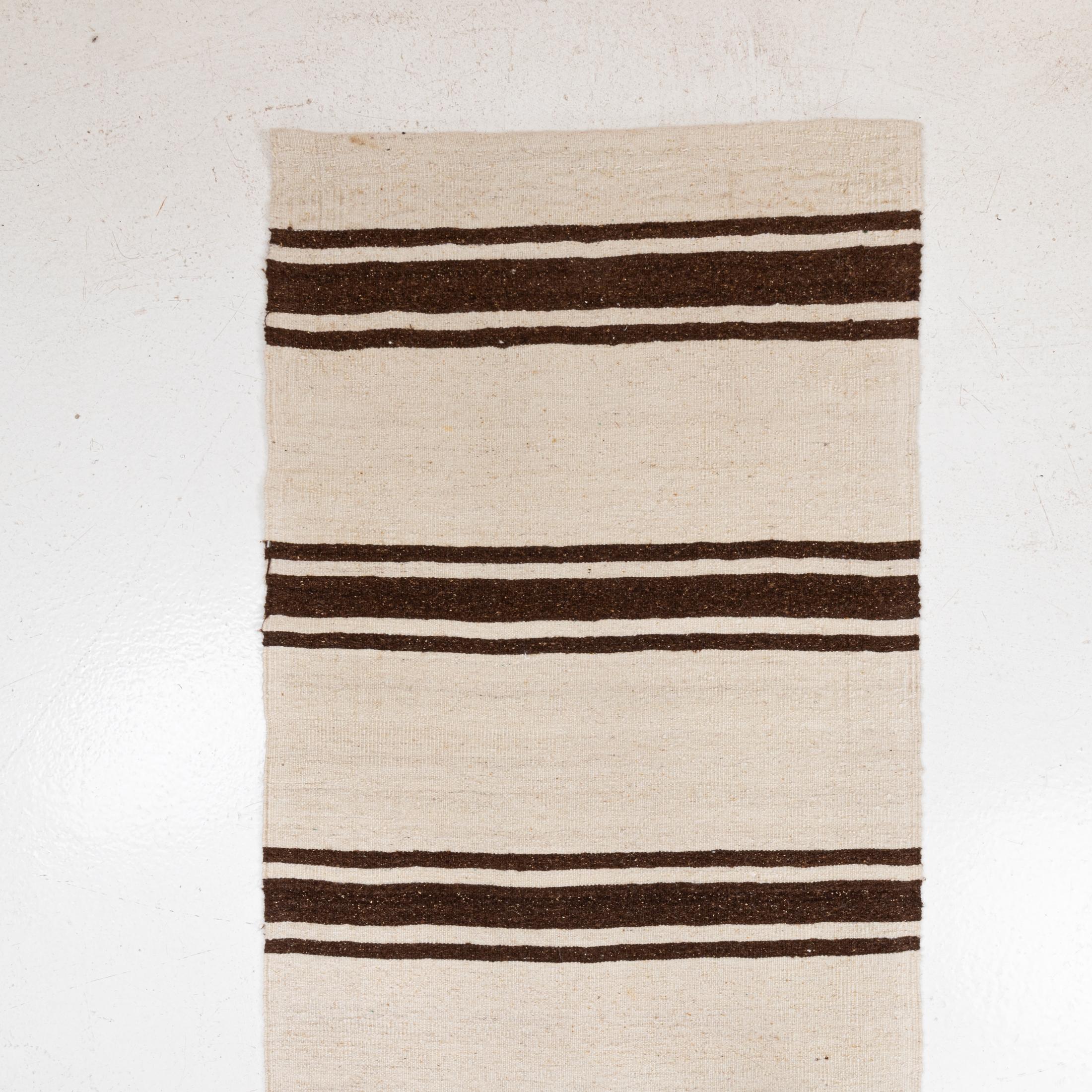 Kilim-Läufer aus Konya, Zentral Anatolien, Türkei, Mitte des 20. Jahrhunderts im Angebot 2