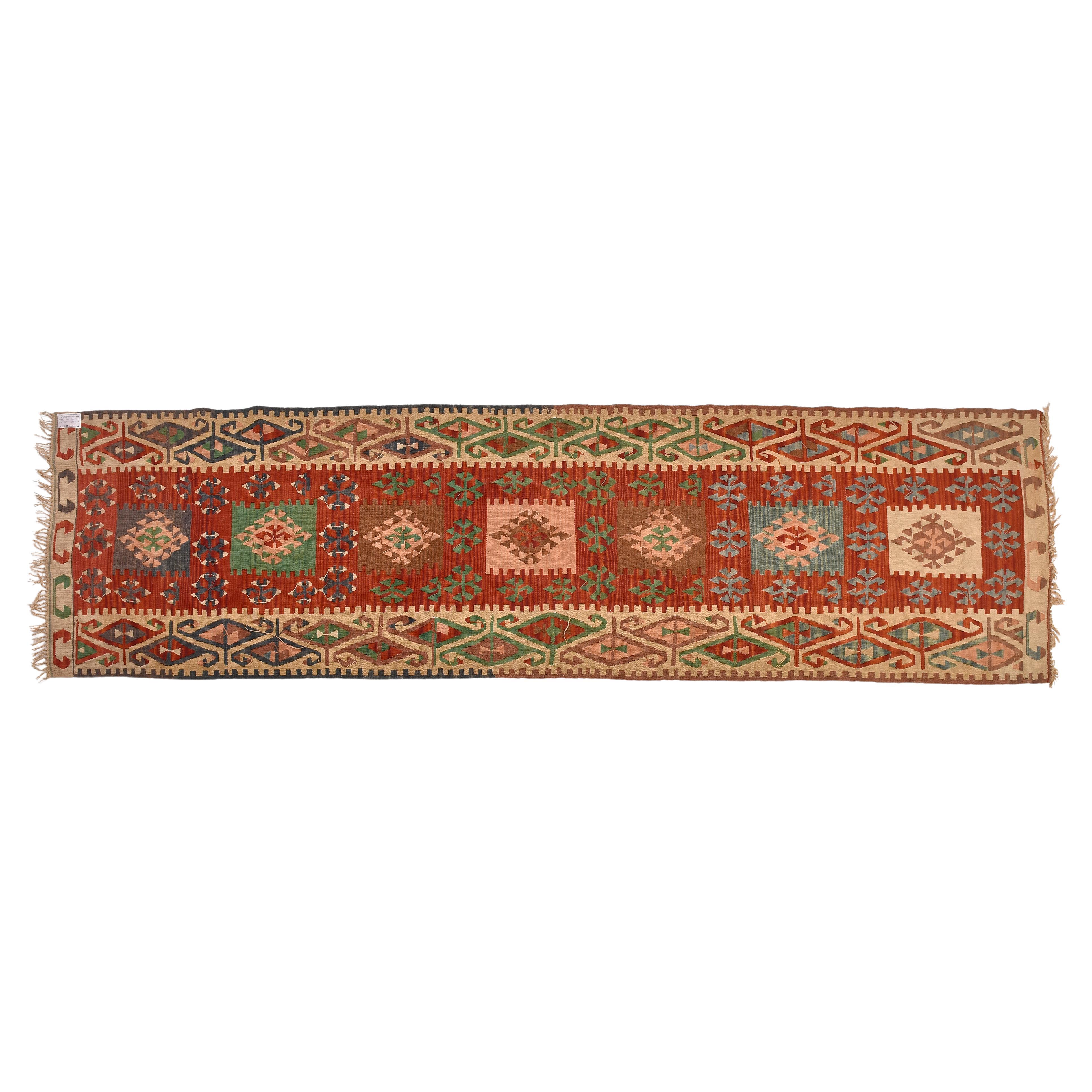 nr. 440 - One of the most famous Turkish kilims, coming from the ancient Caesarea of the Romans.
Predominantly female workmanship, very accurate : but now (they say) no longer easily available.
That's a good price for closing activities !!