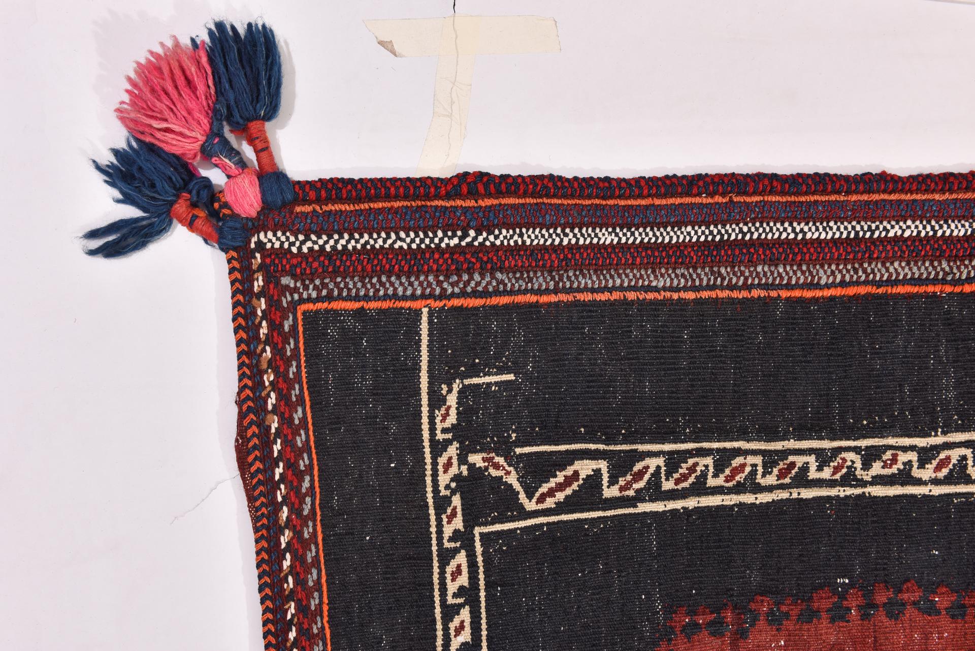 Kilim - Tissu de table avec ornement central de ma collection privée en vente 1