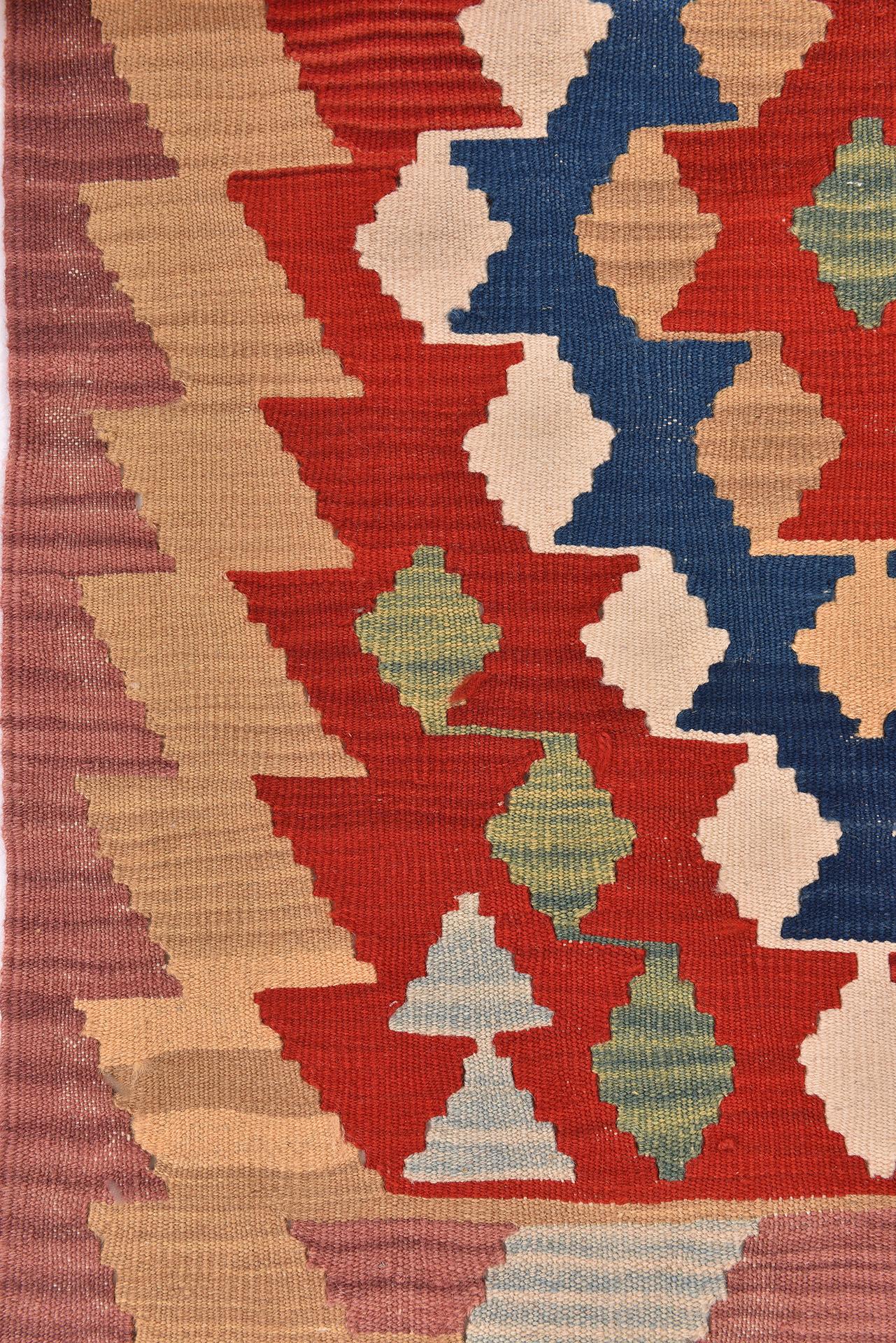 Kilim USHAK Läufer im Angebot 2