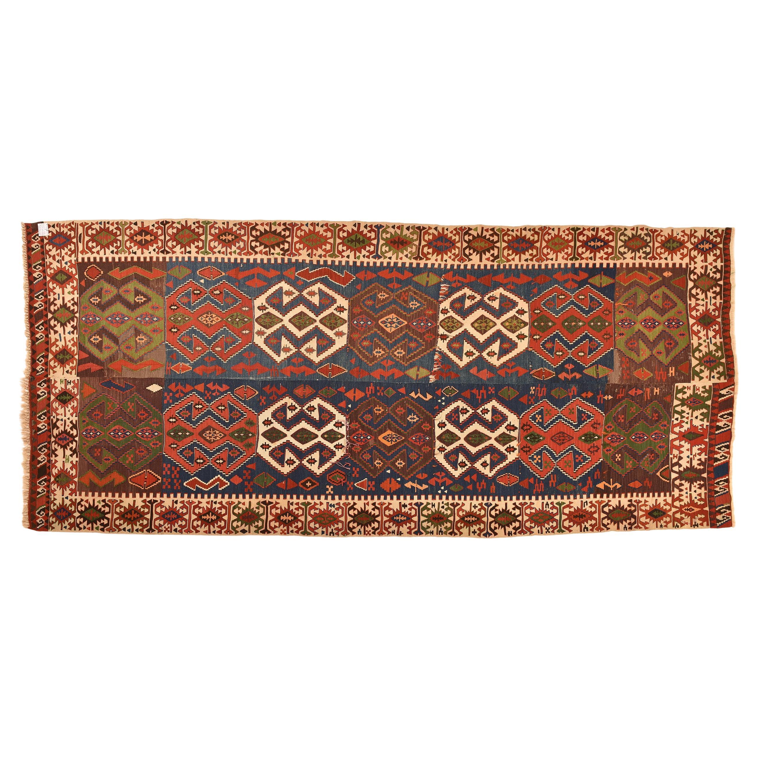 nr. 1091 -  Beautiful sized Turkish kilim, one of the most famous oriental artifacts.
Excellent workmanship and beautiful colors, including the rare green.
Right setting in the leaving room.