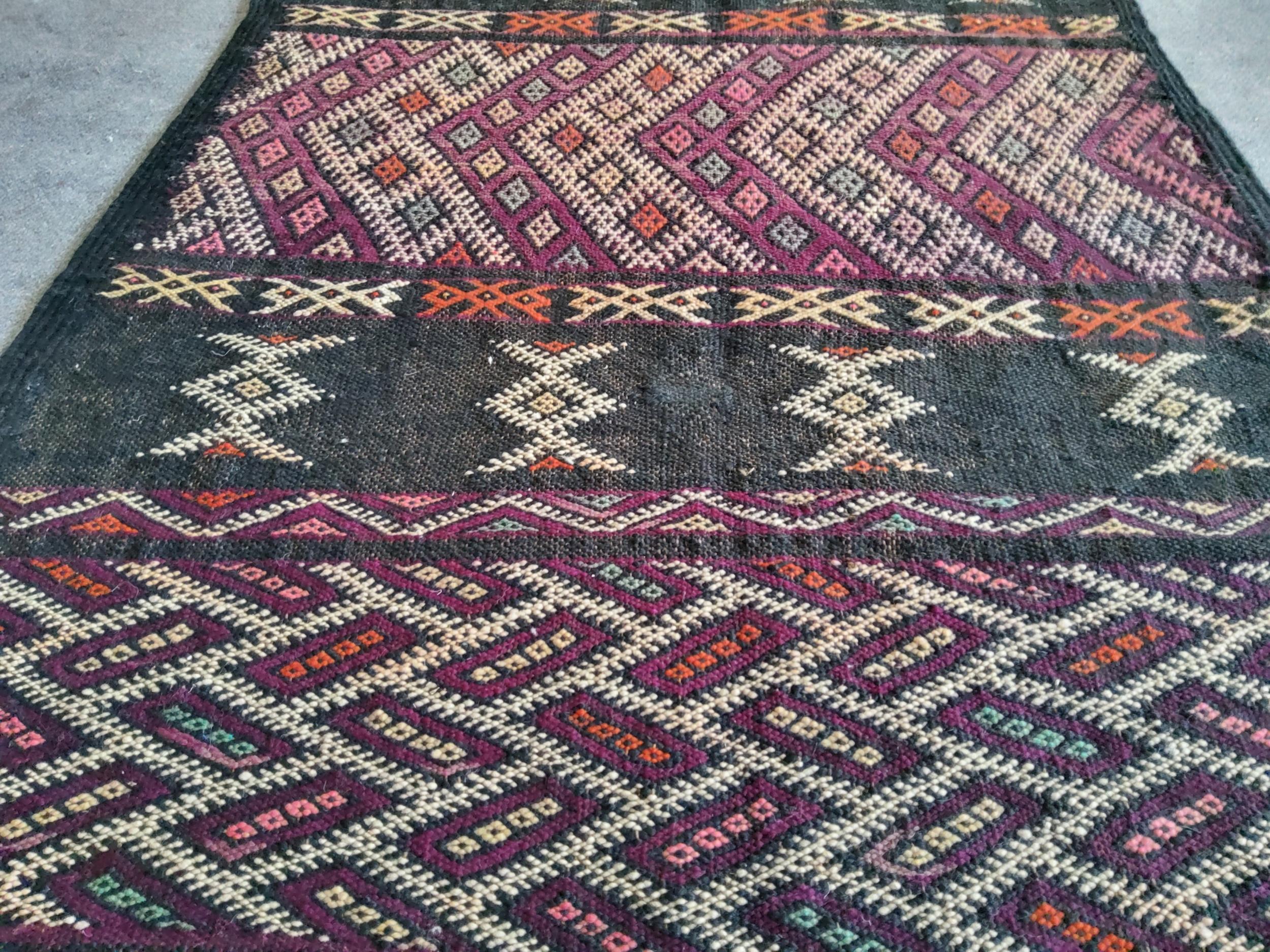 Annodato a mano Kilim Vintage Tappeto Berbero Marocchino Manufatto in Lana Multicolore Naturale in vendita