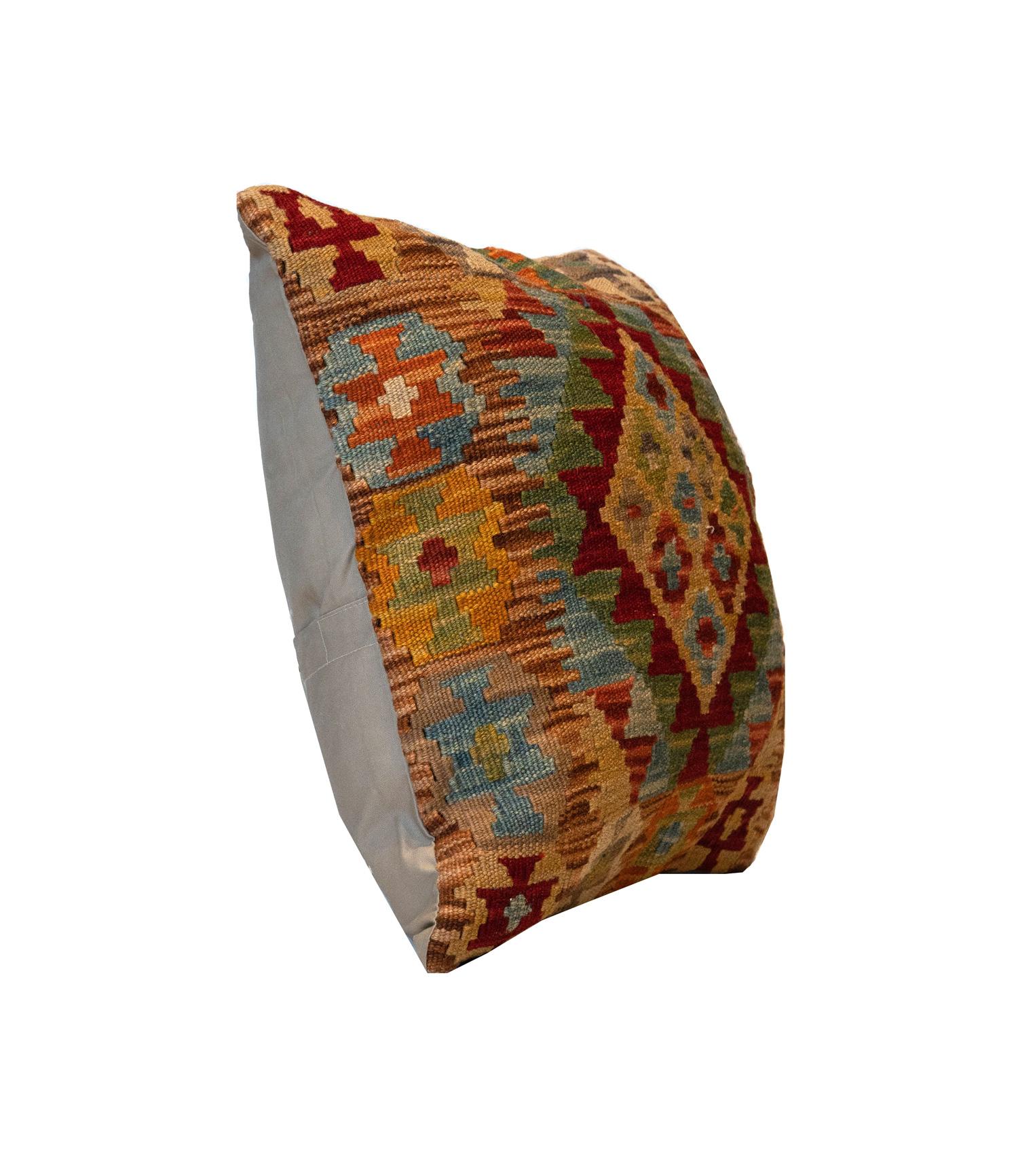 This traditional Kilim cushion cover has been handwoven with the traditional Kilim flat-weave technique. Featuring a geometric pattern woven in beige, cream, blue and red. Decorate your bed, sofa or armchair with this fantastic piece as a scatter