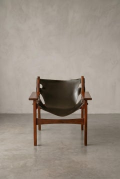 Fauteuil « Kilin » de Sérgio Rodrigues, en bois massif et cuir de selle, Brésil