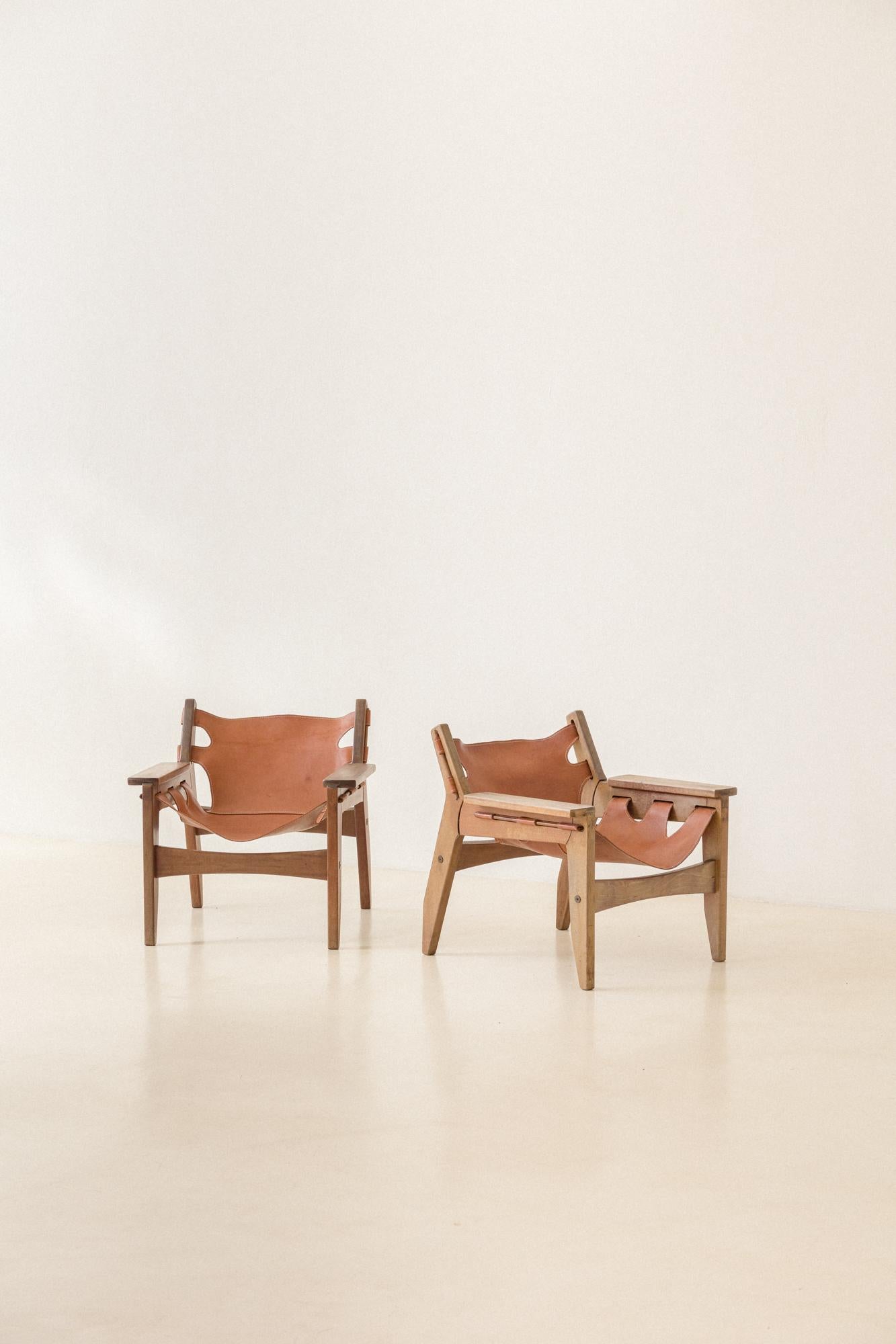 Designed by Sergio Rodrigues (1927-2014) in 1973 and produced by Oca, the Kilin armchair is composed of two sides and two crosspieces, with the back and seat made from a unique piece of leather.

The bold design, with shapes and fittings of wood