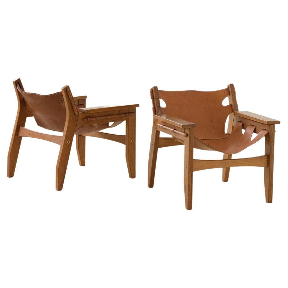 Designed by Sergio Rodrigues (1927-2014) in 1973 and produced by Oca, the Kilin armchair is composed of two sides and two crosspieces, with the back and seat made from a unique piece of leather.

The bold design, with shapes and fittings of wood