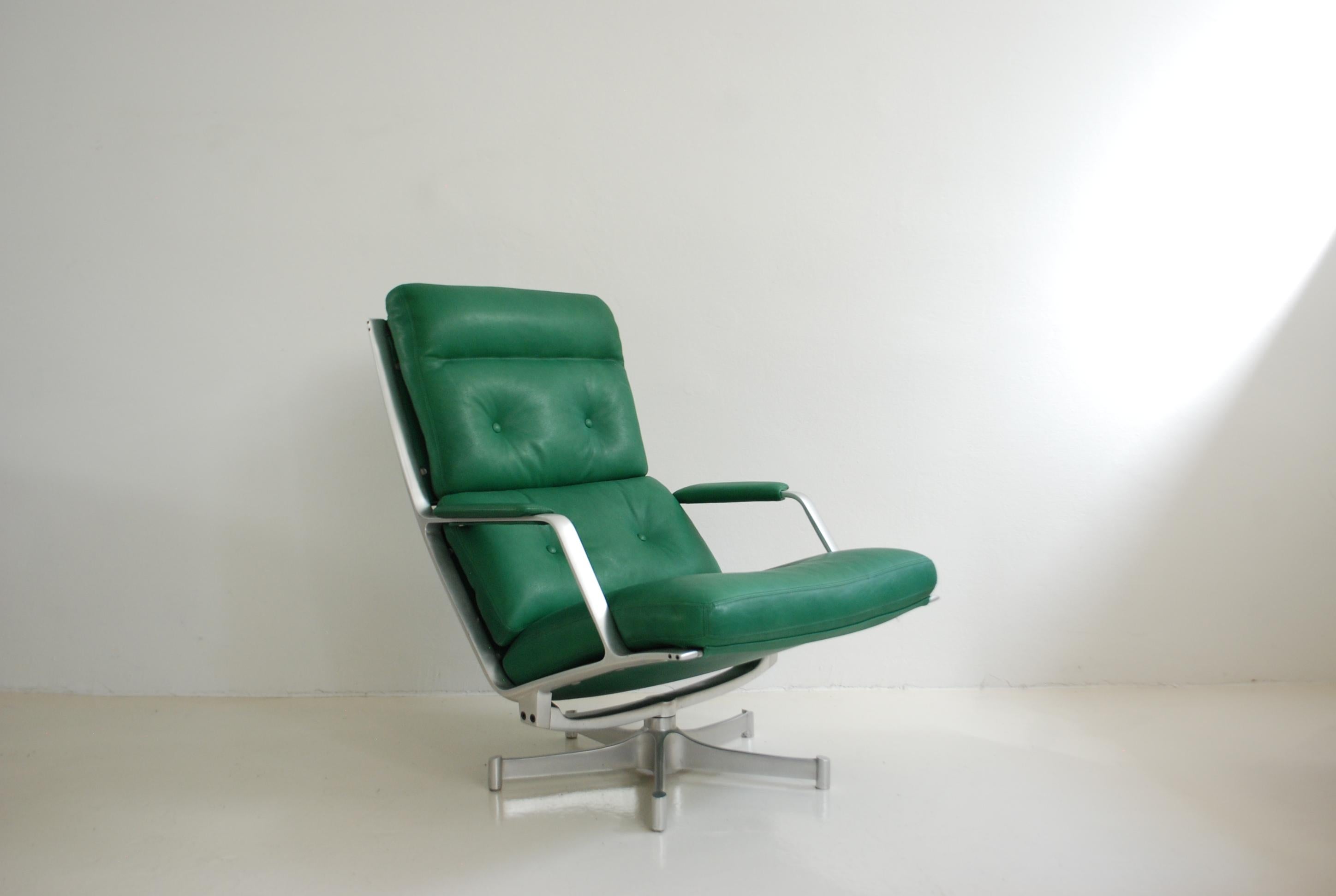 Kill International FK 85 Lounge Chair Green by Kastholm & Fabricius Kelly green For Sale 3