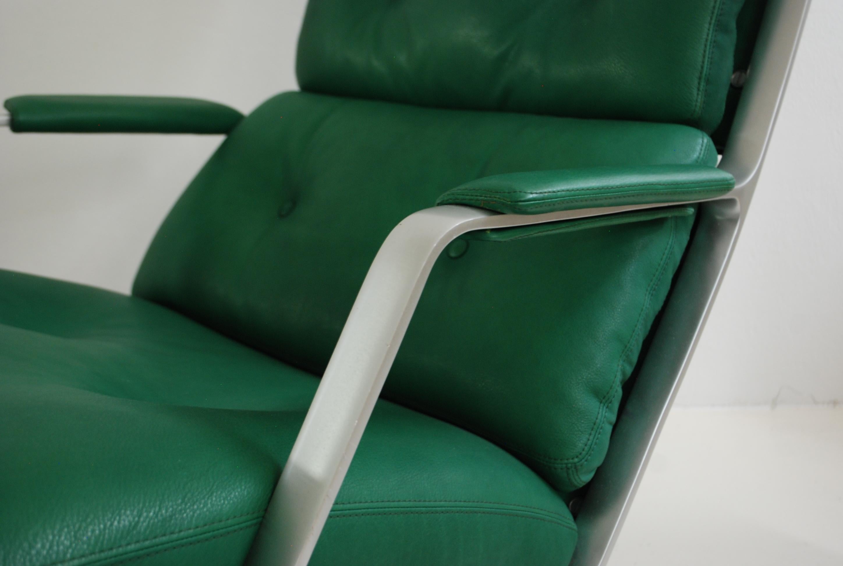Kill International FK 85 Lounge Chair Green by Kastholm & Fabricius Kelly green For Sale 4