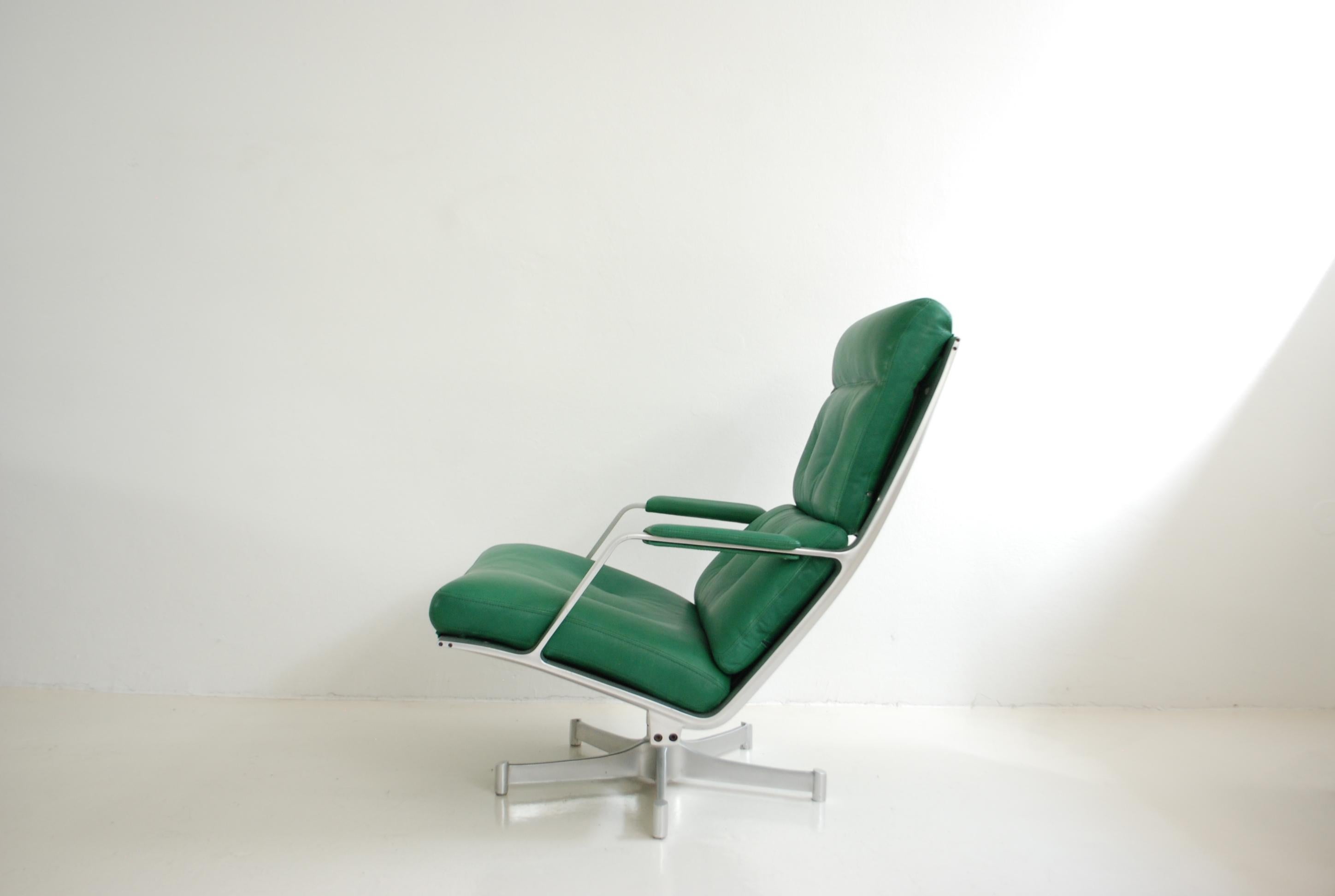 kelly green chair