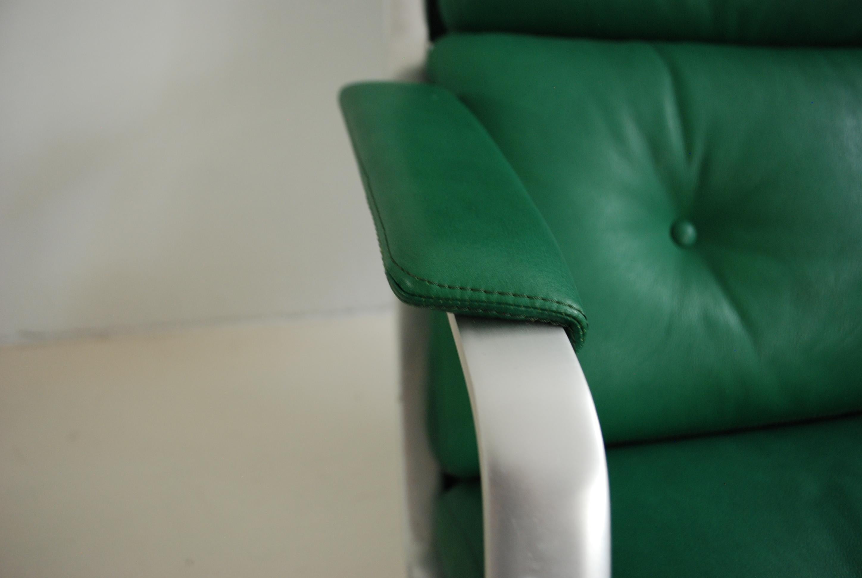Kill International FK 85 Lounge Chair Green by Kastholm & Fabricius Kelly green In Excellent Condition For Sale In Munich, Bavaria