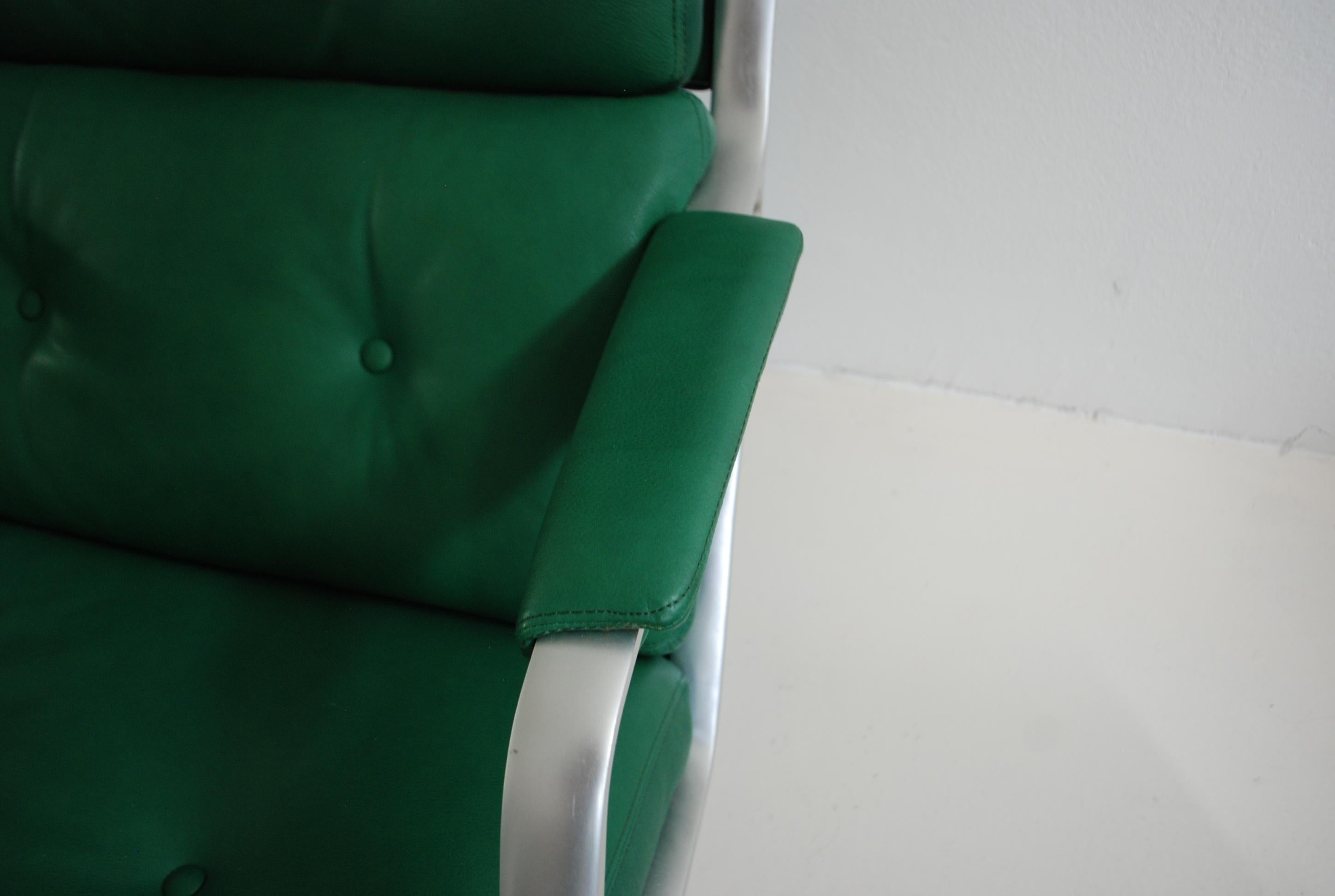 Mid-20th Century Kill International FK 85 Lounge Chair Green by Kastholm & Fabricius Kelly green For Sale