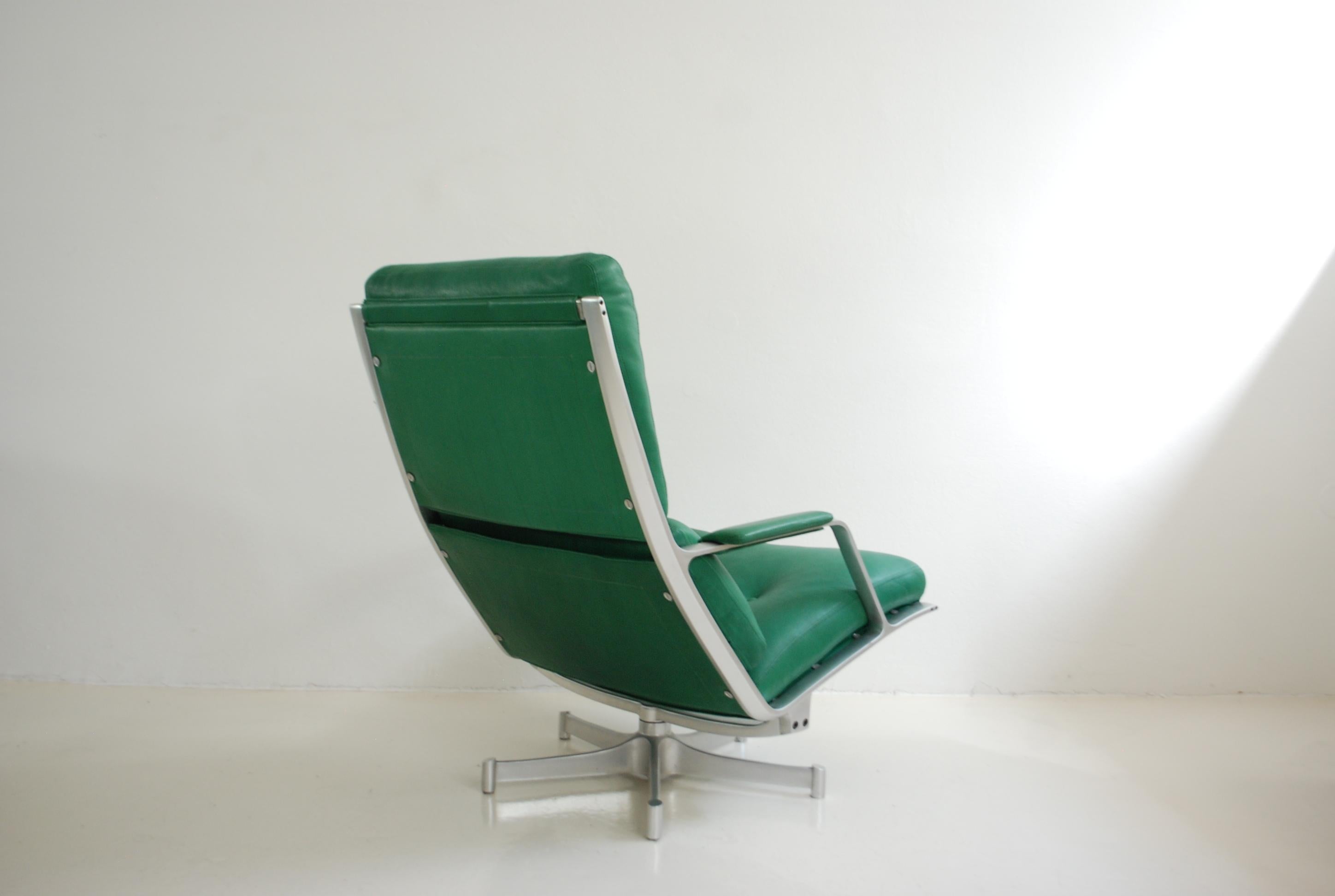 Kill International FK 85 Lounge Chair Green by Kastholm & Fabricius Kelly green For Sale 1