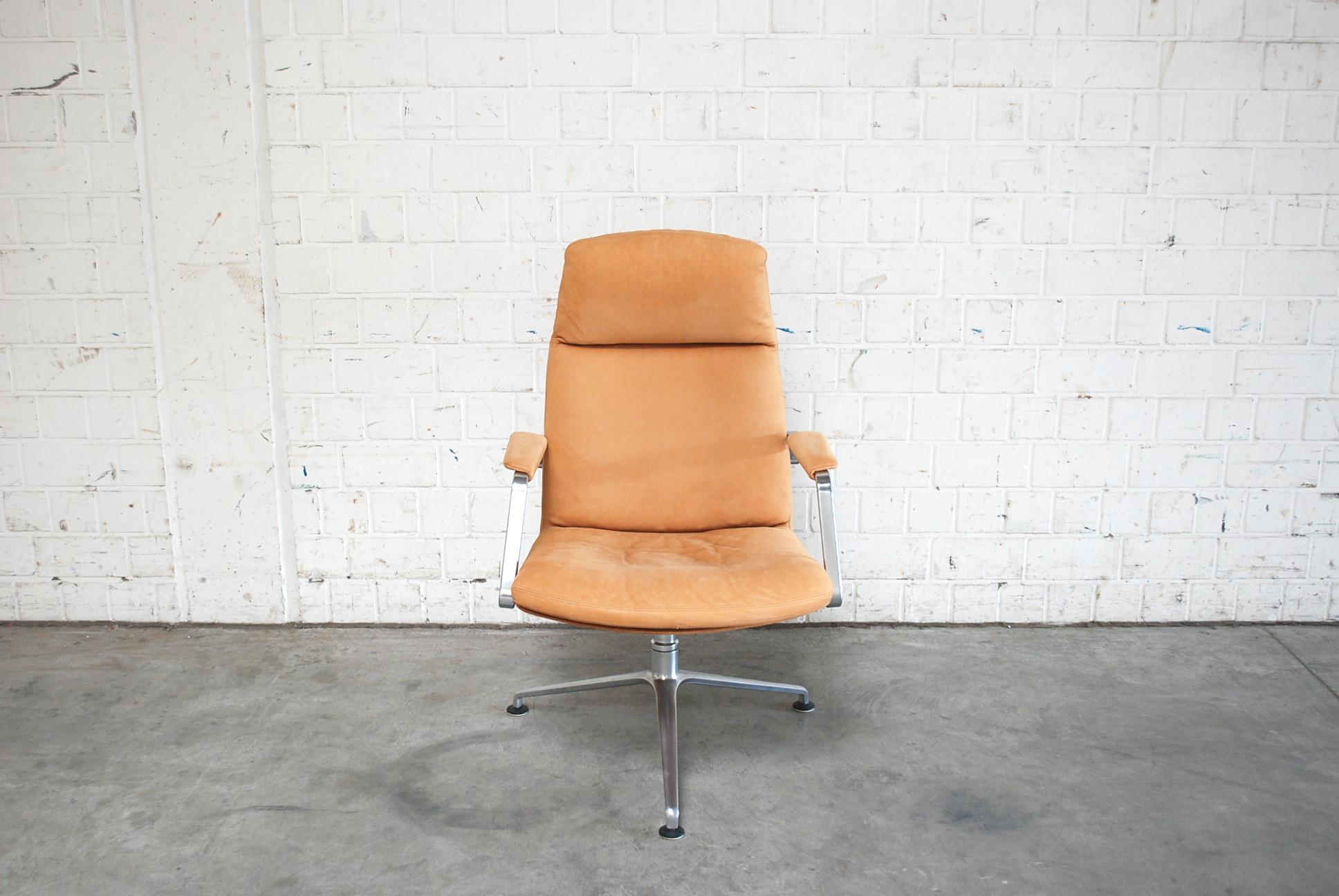 This office armchair FK 86 was made by Jorgen Kastholm & Preben Fabricius for Kill international.
This is the Office Chair  for the working area.The headrest is a  lower than the Lounge Version.
It has a three-leg swivel aluminium base and a thick