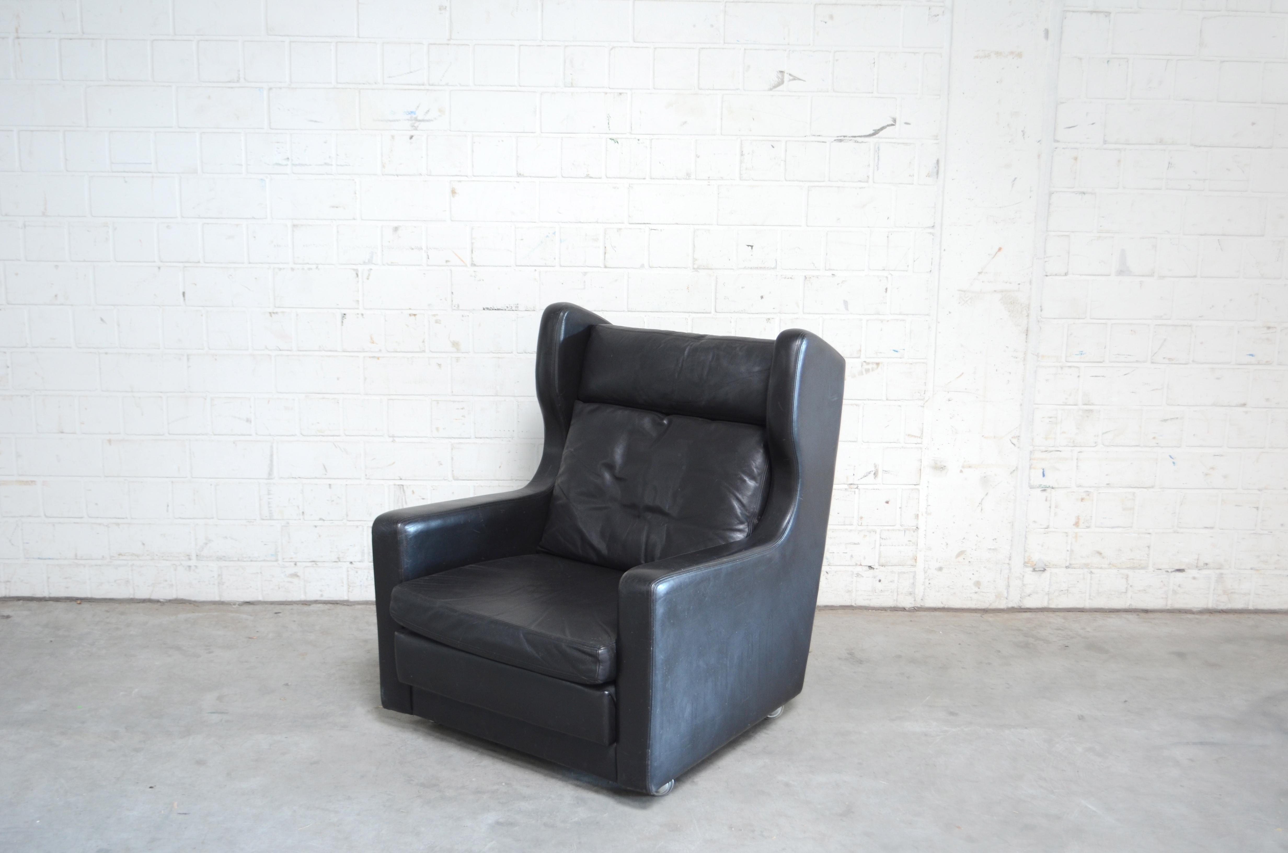 Mid-Century Modern Kill International Highback Lounge Leather Chair black