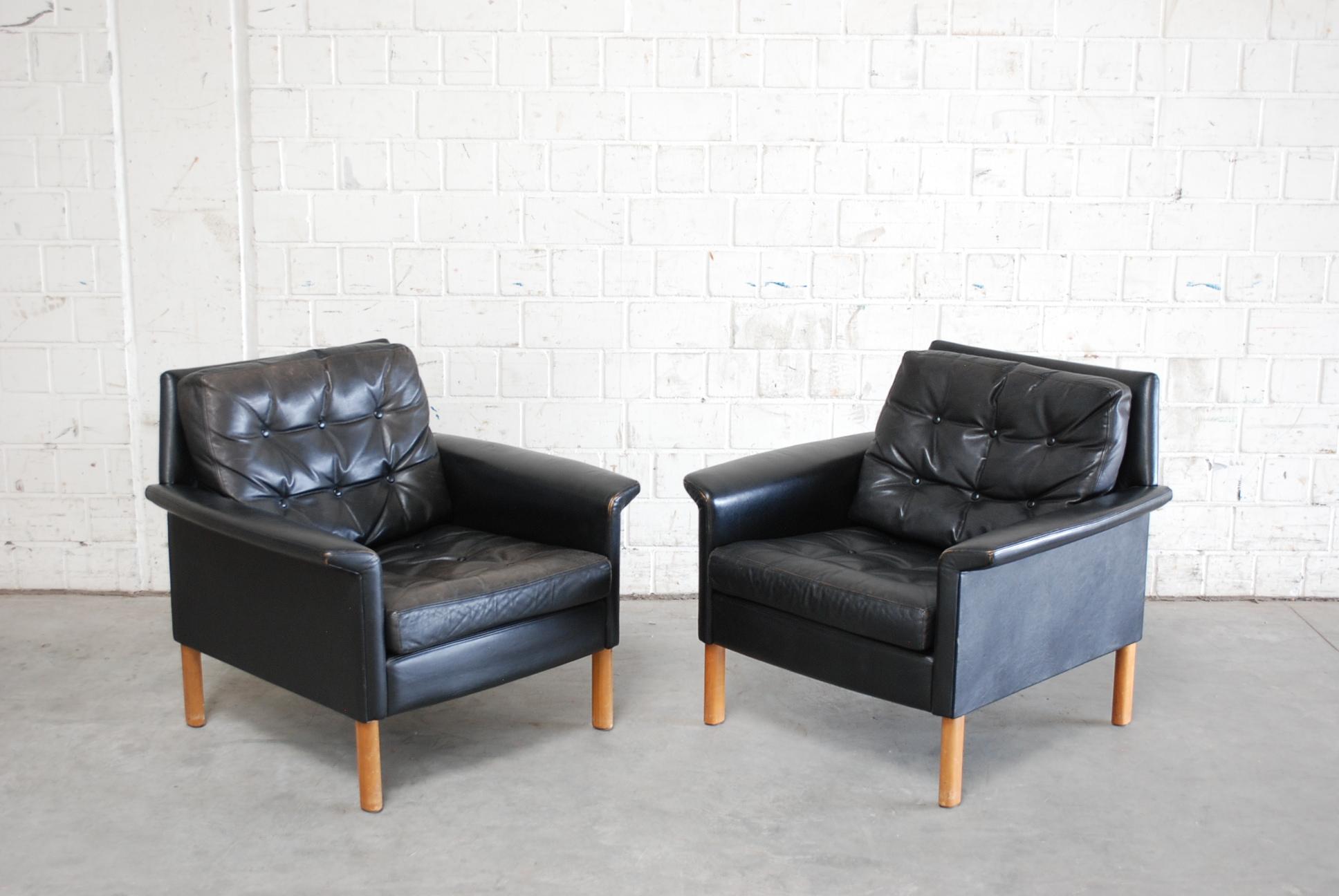 A pair of black leather armchairs by Rudolf Glatzel manufactured by German manufacture Kill International.
Great design from the 1960s.
 