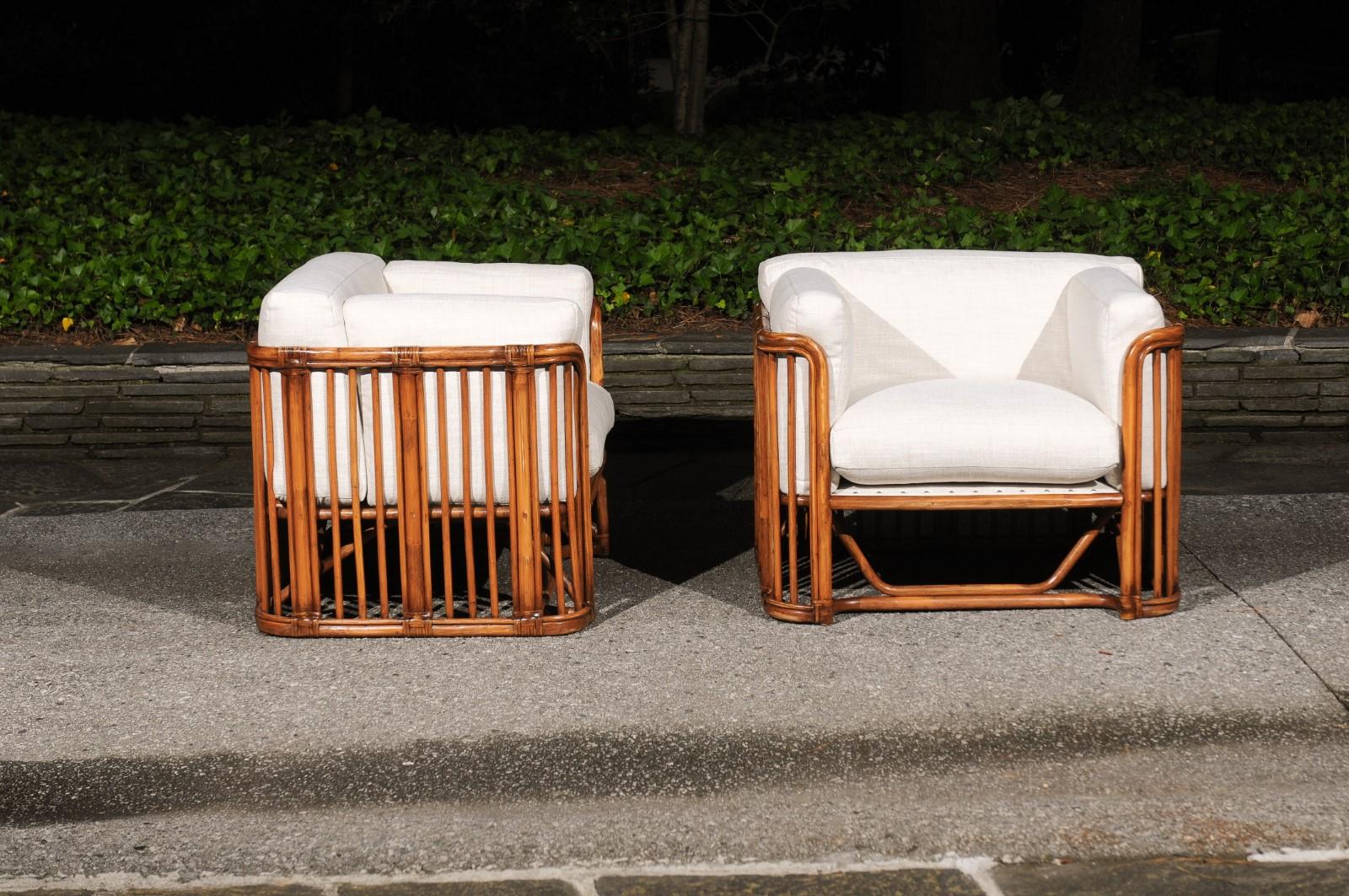 Paire de fauteuils club cubiques en rotin et cuir restaurés Killer Excellent état - En vente à Atlanta, GA
