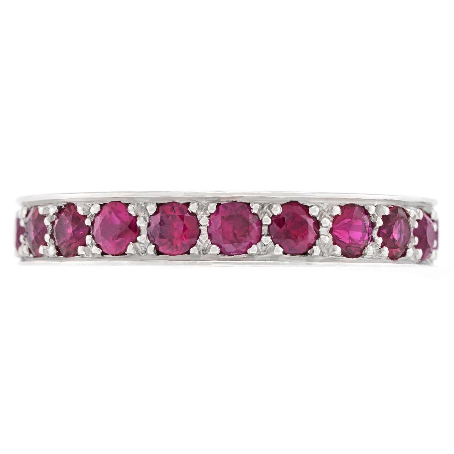 Killer Ruby Eternity Band (Rundschliff) im Angebot