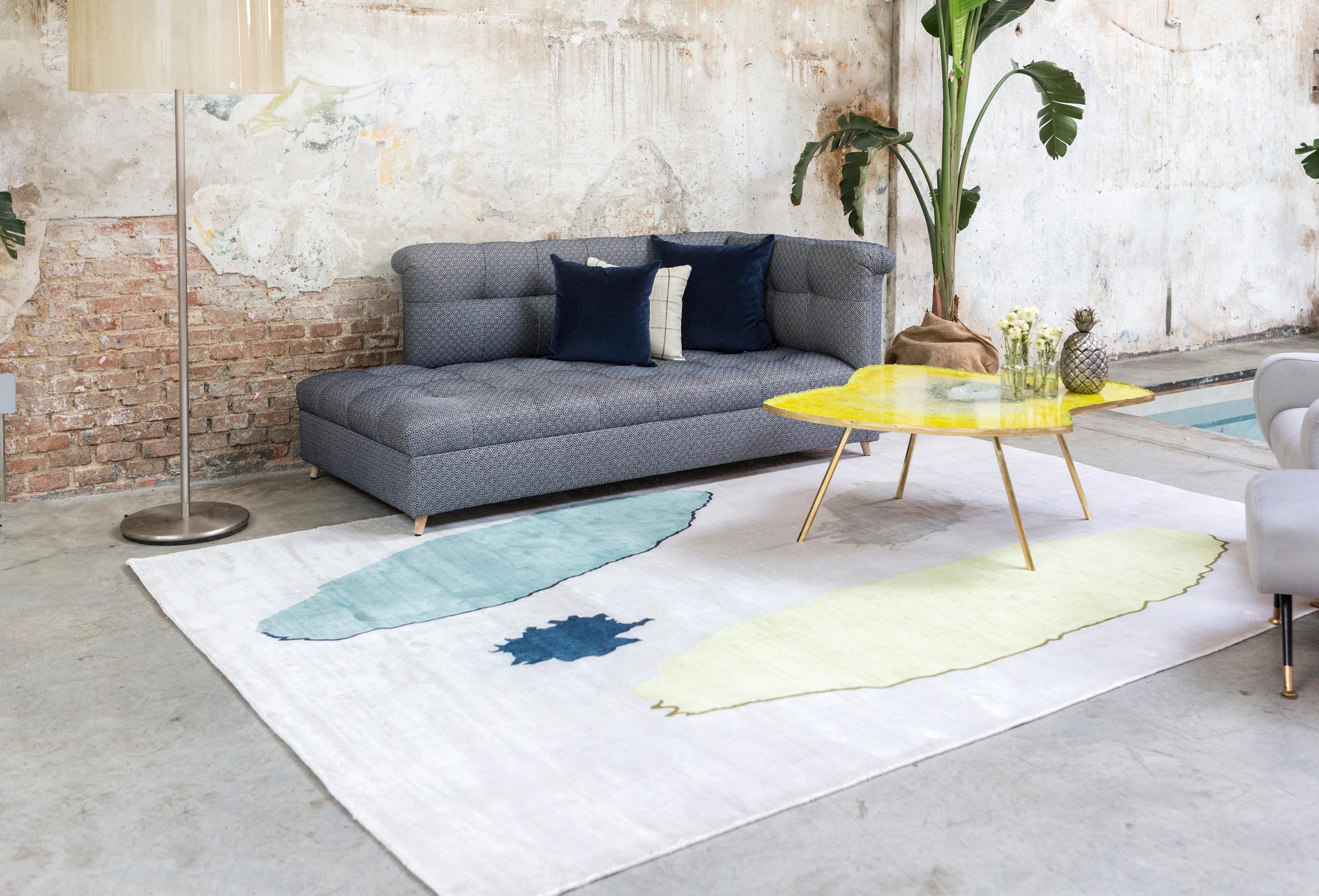 This rug has been designed by Chío León, Spanish fabric designer who has collaborated with multiple international brands specialized in fashion and interior design.

Is handloomed and printed in Northern India.
We use only the finest yarns, 100%