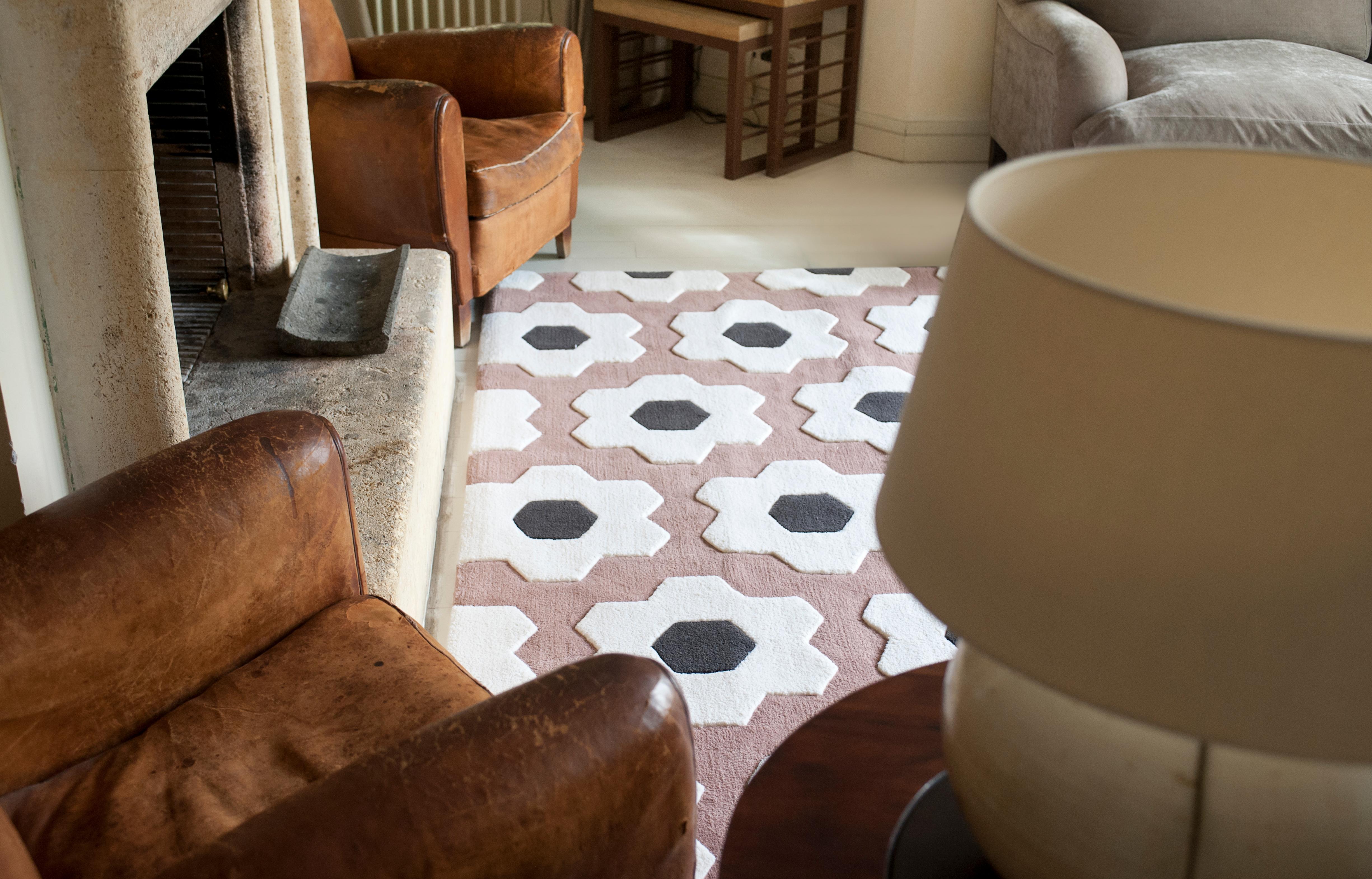 Contemporary Modern Handtufted Wool Rug Made in Spain Pink Brown & White Mechanic Flower For Sale