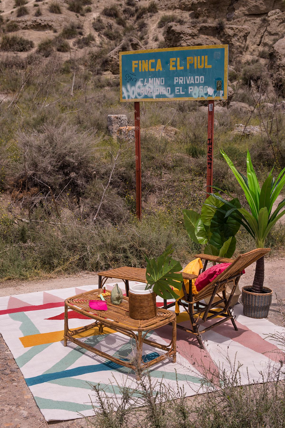 This rug has been ethically hand woven in polypropylene yarns by artisans in north of India, using a traditional weaving technique which is native of this region. 
It´s resistant to sun and water, It´s the perfect option for outdoor areas