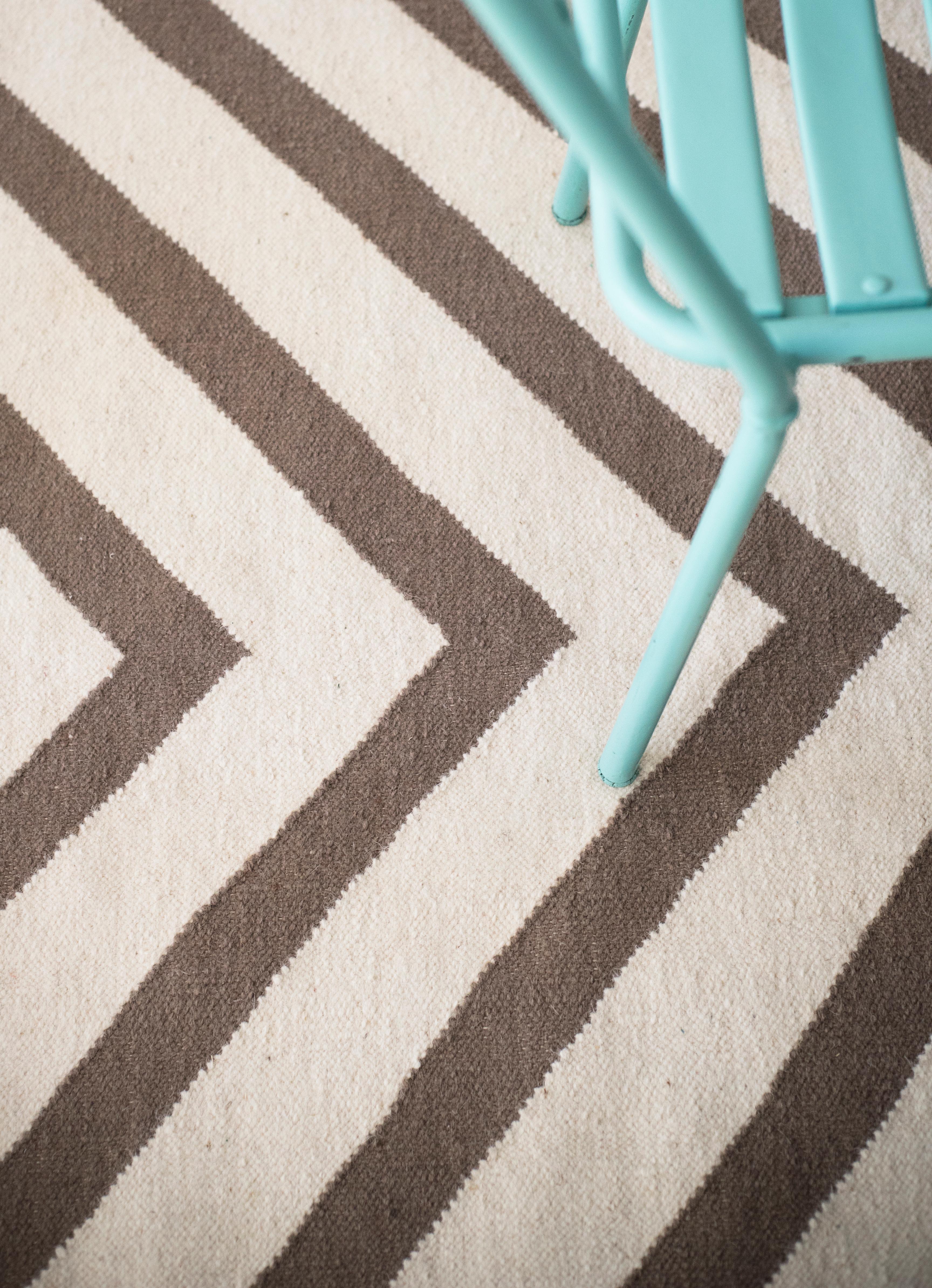 Modern Handwoven Flat-Weave Wool Kilim Beige and White Zebra Geometric In New Condition In Madrid, ES
