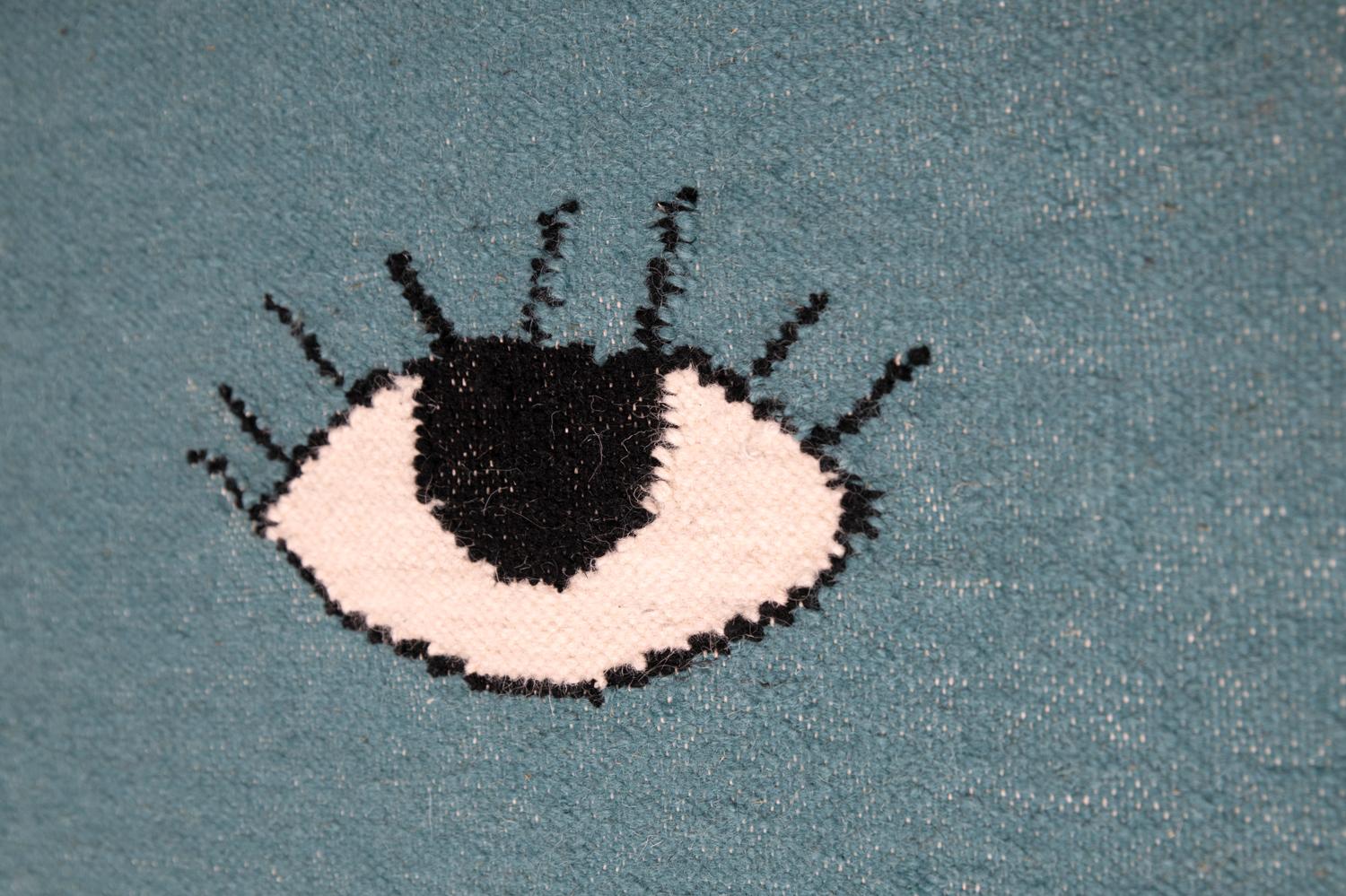 Alfombra moderna tejida a mano en lana plana Kilim Ojos Azules en venta 1