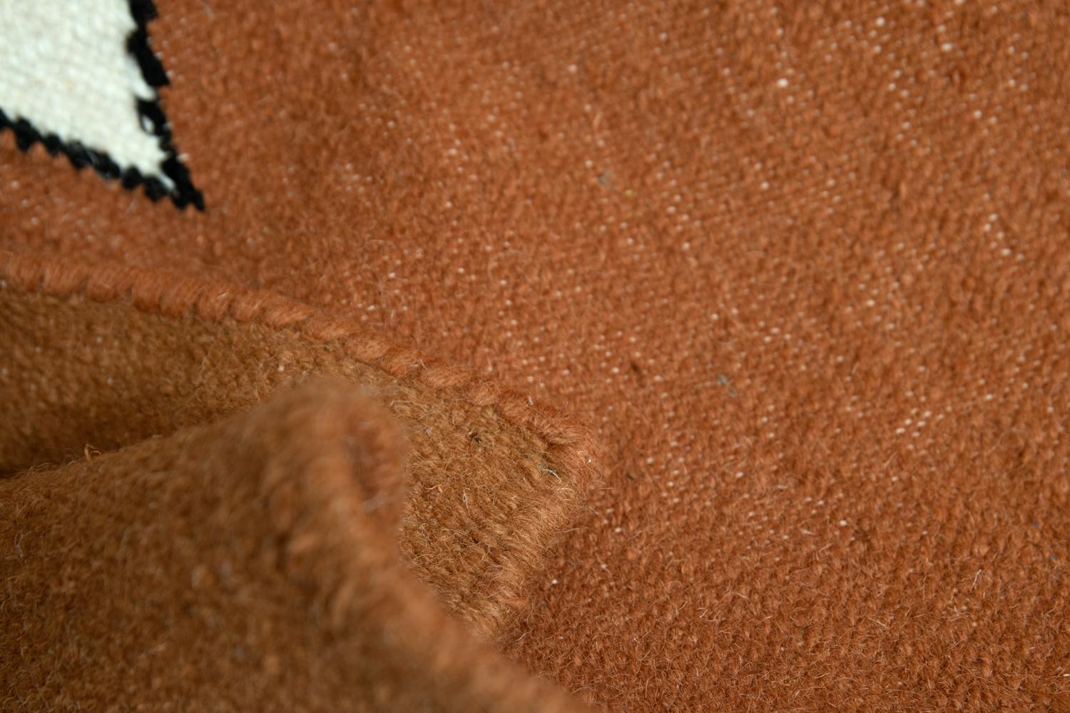 Moderner handgewebter Flachgewebe-Kelim-Teppich aus Wolle mit Augen in Orange im Angebot 6