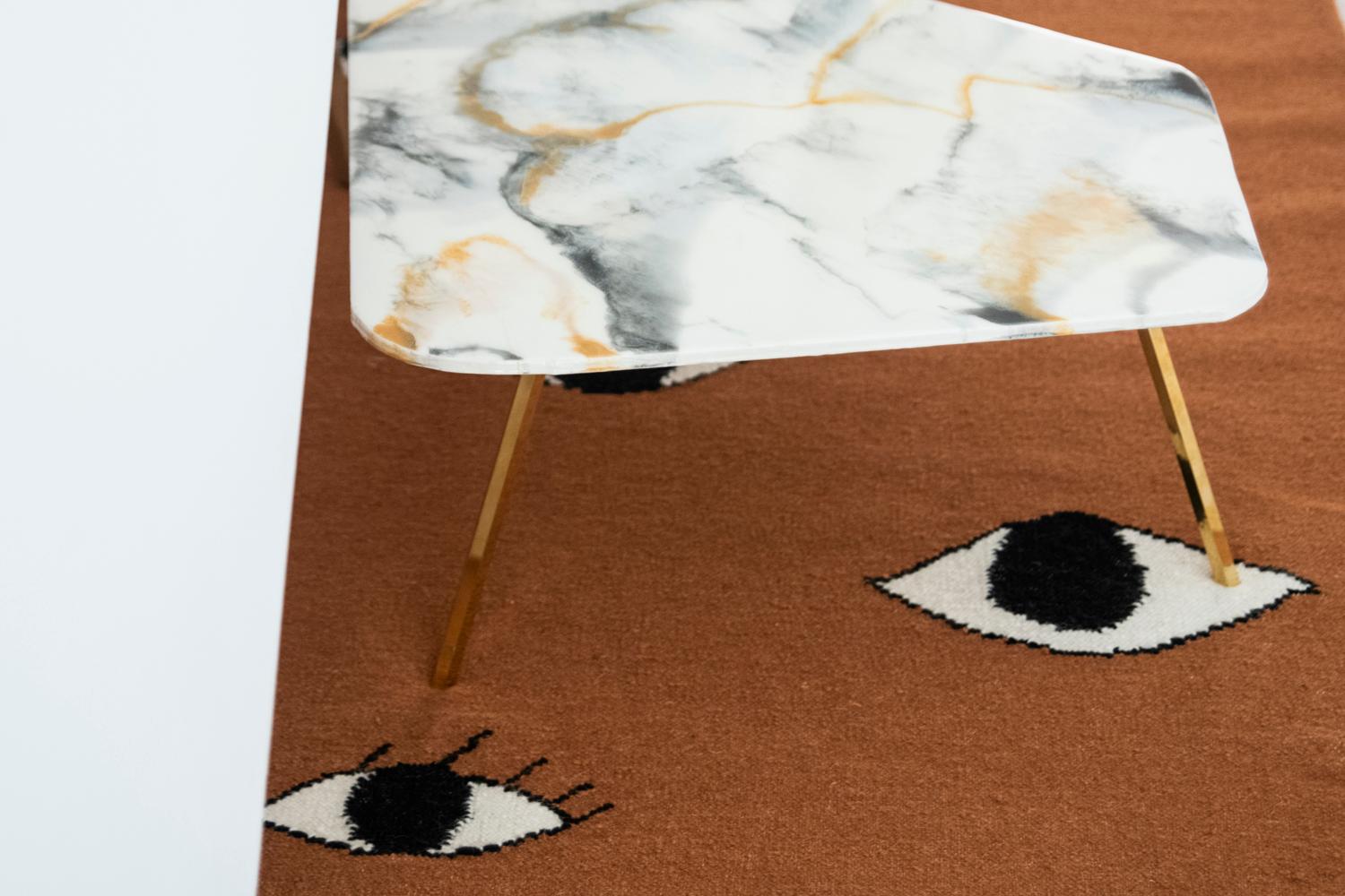 Moderner handgewebter Flachgewebe-Kelim-Teppich aus Wolle mit Augen in Orange im Angebot 1