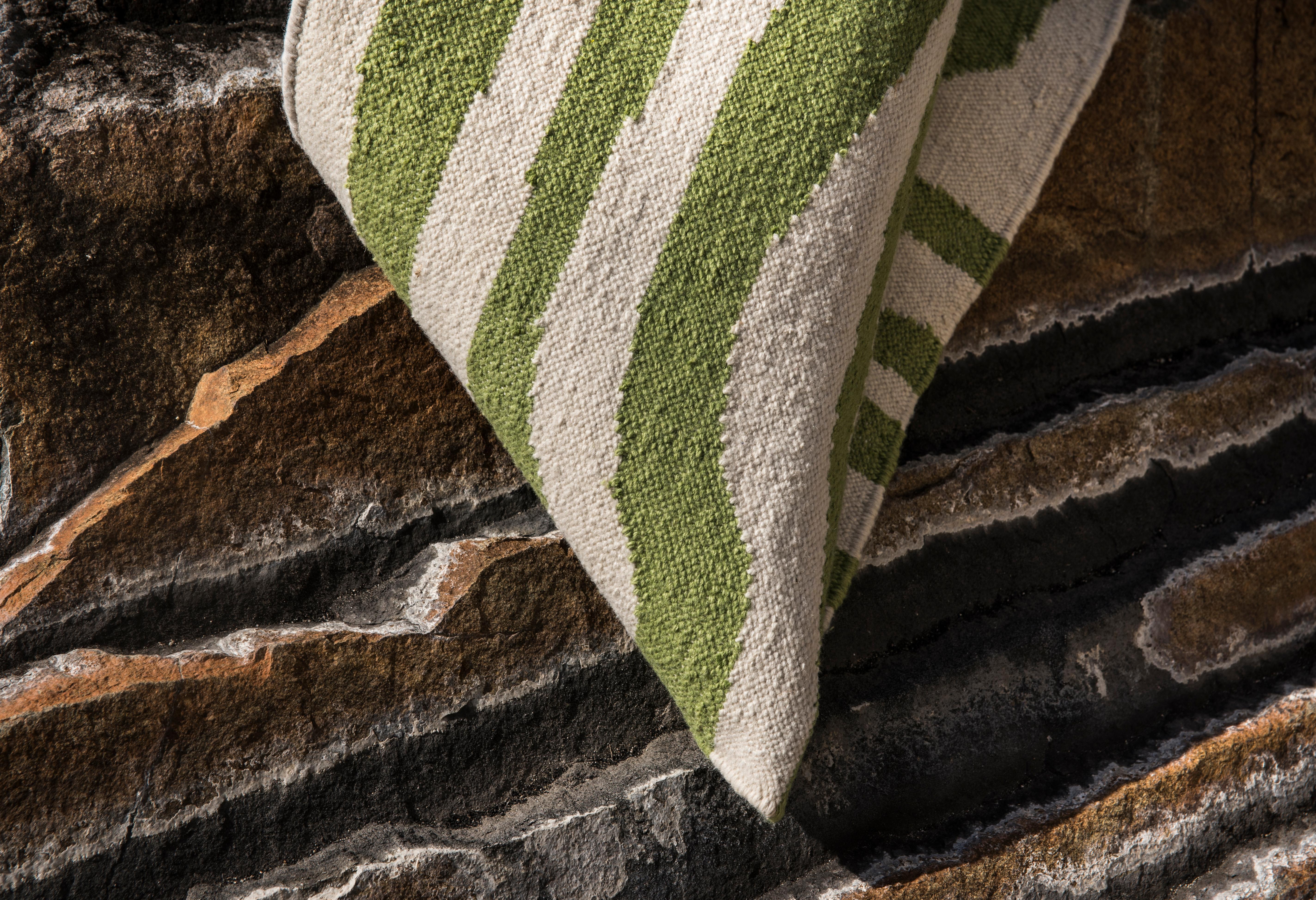 Acrylic Modern Handwoven Polypropylene Outdoor Kilim Carpet Rug Sauvage Green White For Sale