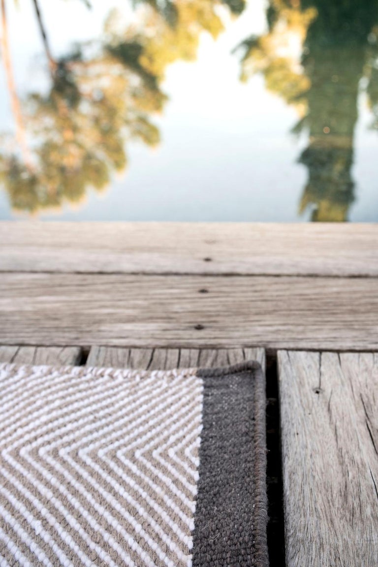 Modern Handwoven Polypropylene Outdoor Rug Carpet Spike Taupe and White For Sale at 1stDibs