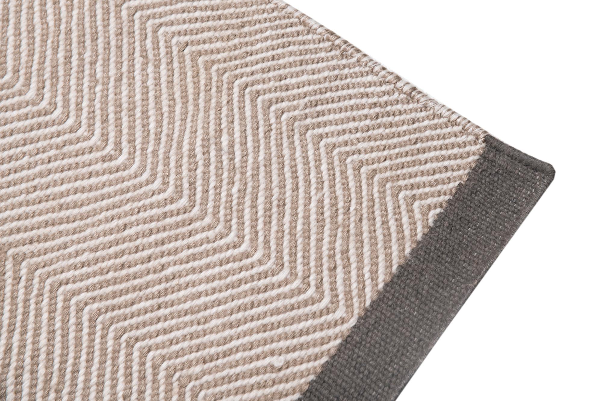 This rug has been ethically hand woven in polypropylene yarns by artisans in north of India, using a traditional weaving technique which is native of this region. 
It´s resistant to humidity, It´s the perfect option for outdoor areas