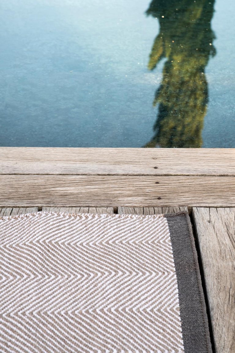 Modern Handwoven Polypropylene Outdoor Rug Carpet Spike Taupe and White For Sale at 1stDibs