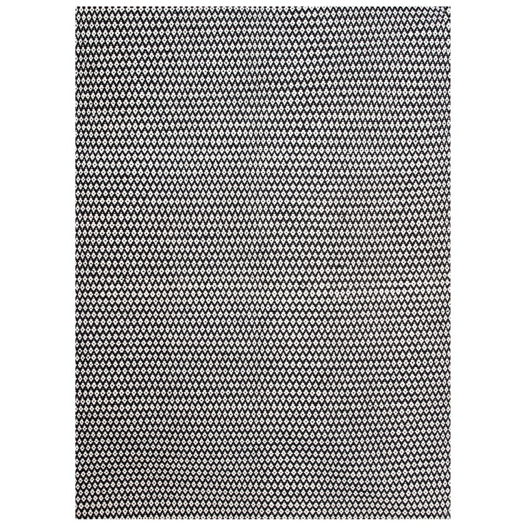 Modern Handwoven Paddle dhurrie Wool Rug in Black and White Snow Small Pattern For Sale at 1stDibs