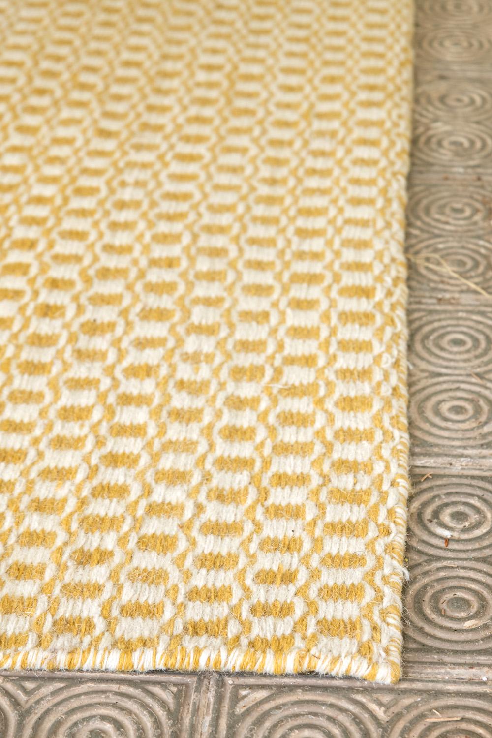 Modern Handwoven Wool Rug Carpet in Light Yellow and Ivory Honeycomb For Sale 1