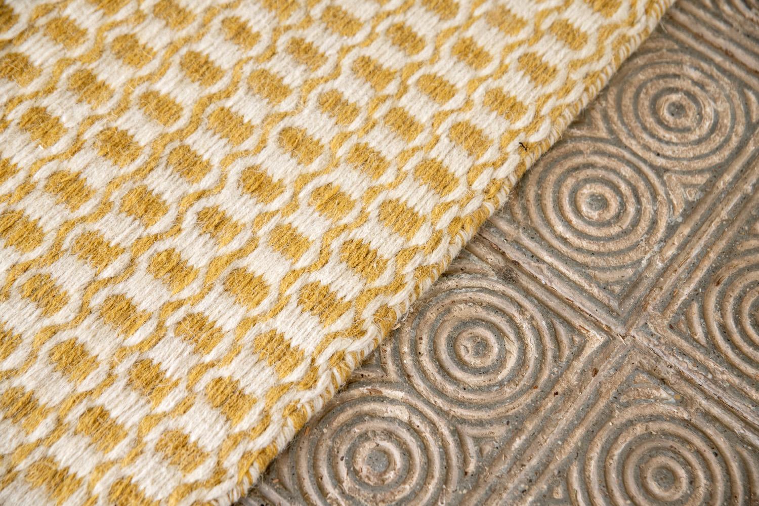 Modern Handwoven Wool Rug Carpet in Light Yellow and Ivory Honeycomb For Sale 2