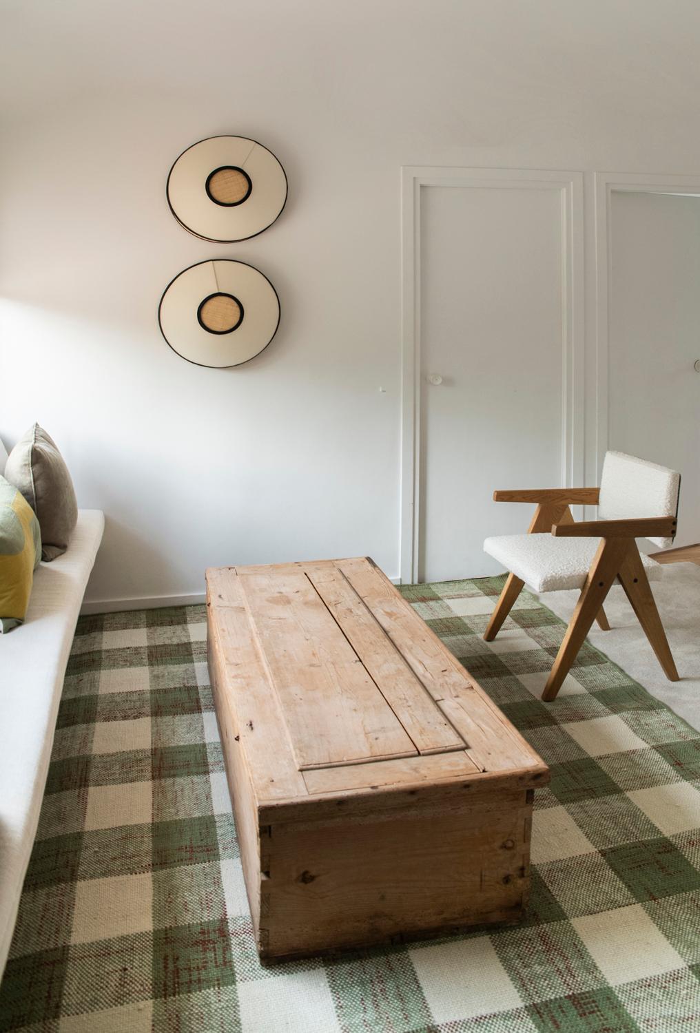 Moderner handgewebter Teppich aus Wolle in Tartangrün, Terrakotta und Weiß im Angebot 8