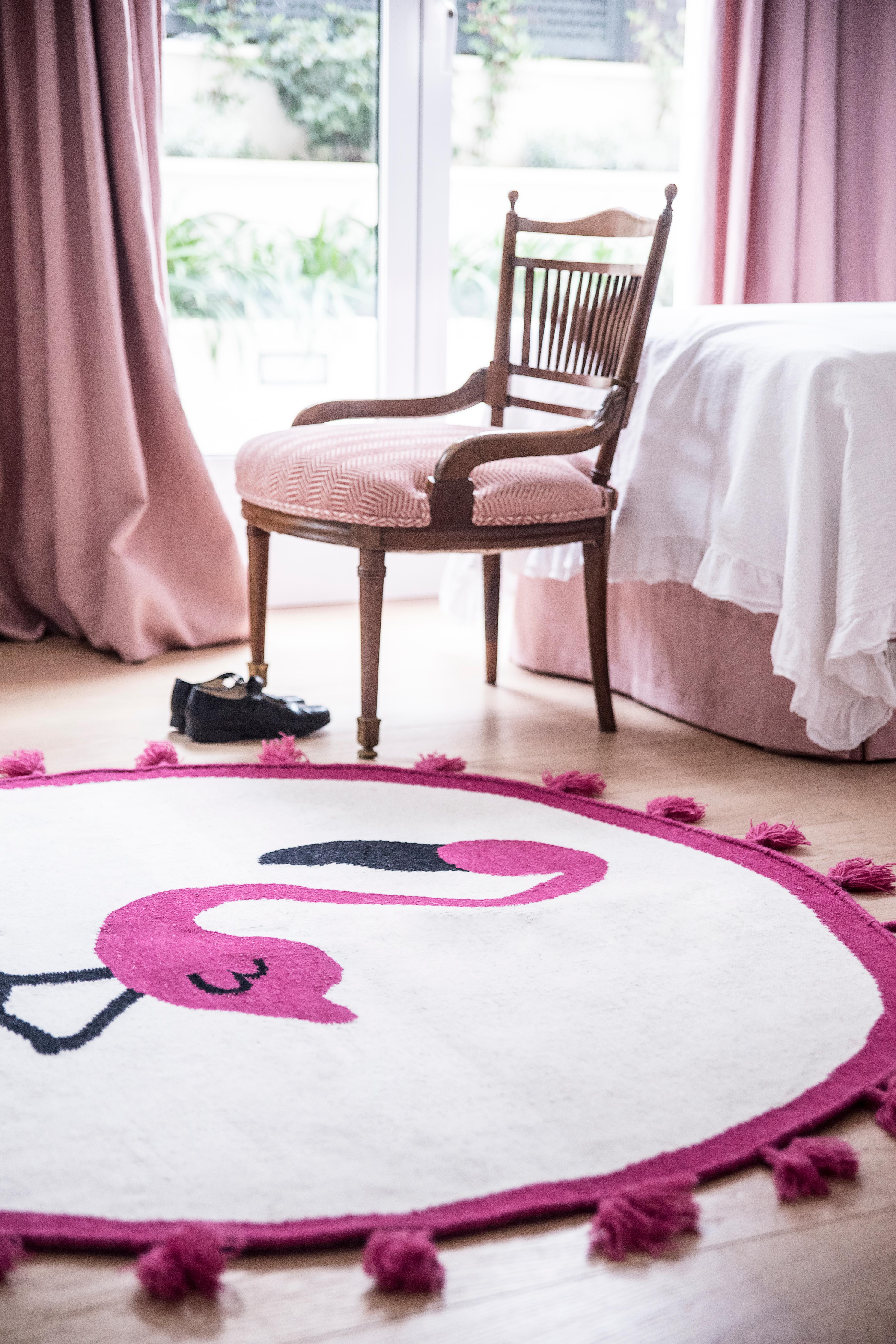 Alfombra Kilim Redonda Tejida a Mano en Lana Tejida a Plano para Habitación Infantil en Rosa Flamingo Indio