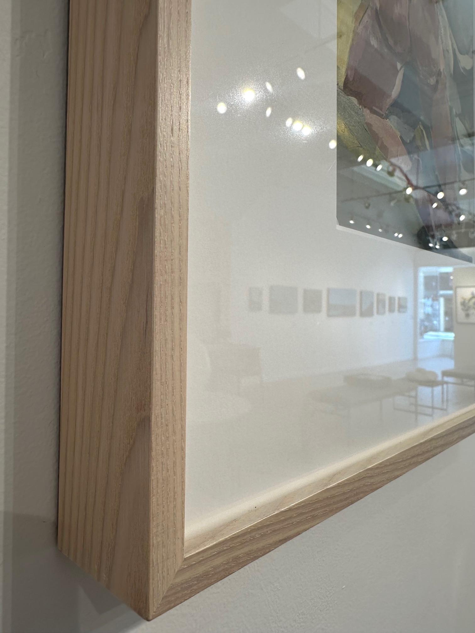 'Ochre Emergence' del celebre artista figurativo Kim Frohsin, dipinto nel 2018. L'opera d'arte misura 11 1/2 x 8 1/2 pollici ed è incorniciata professionalmente in una cornice di qualità museale in legno duro di frassino bianco con stuoia che misura