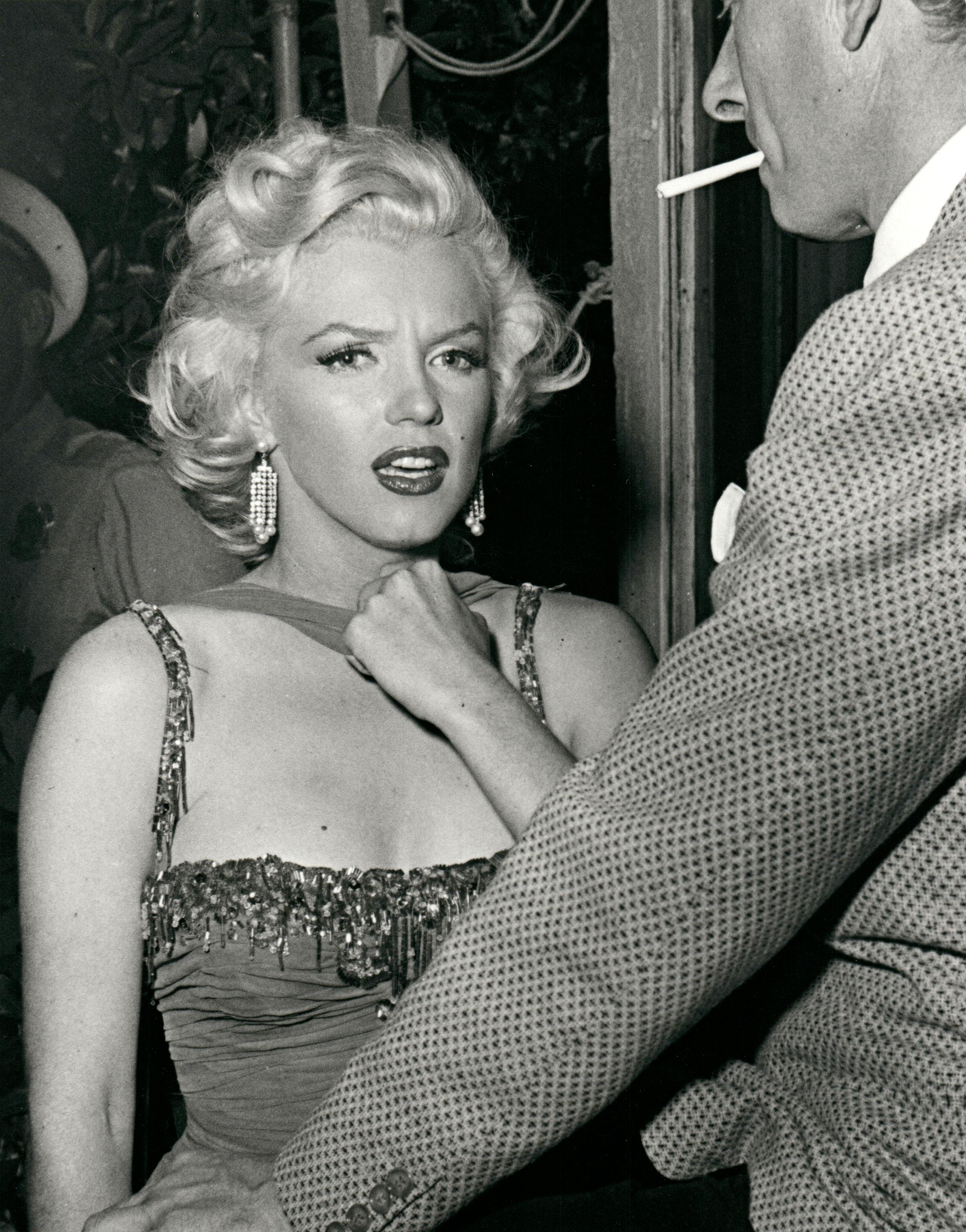 Black and White Photograph de Kim Goodwin - Marilyn Monroe en la gala benéfica del Hospital St. Judes Vintage Press Print