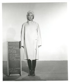 Marilyn Monroe in Regenmantel für Niagara, Vintage-pressdruck