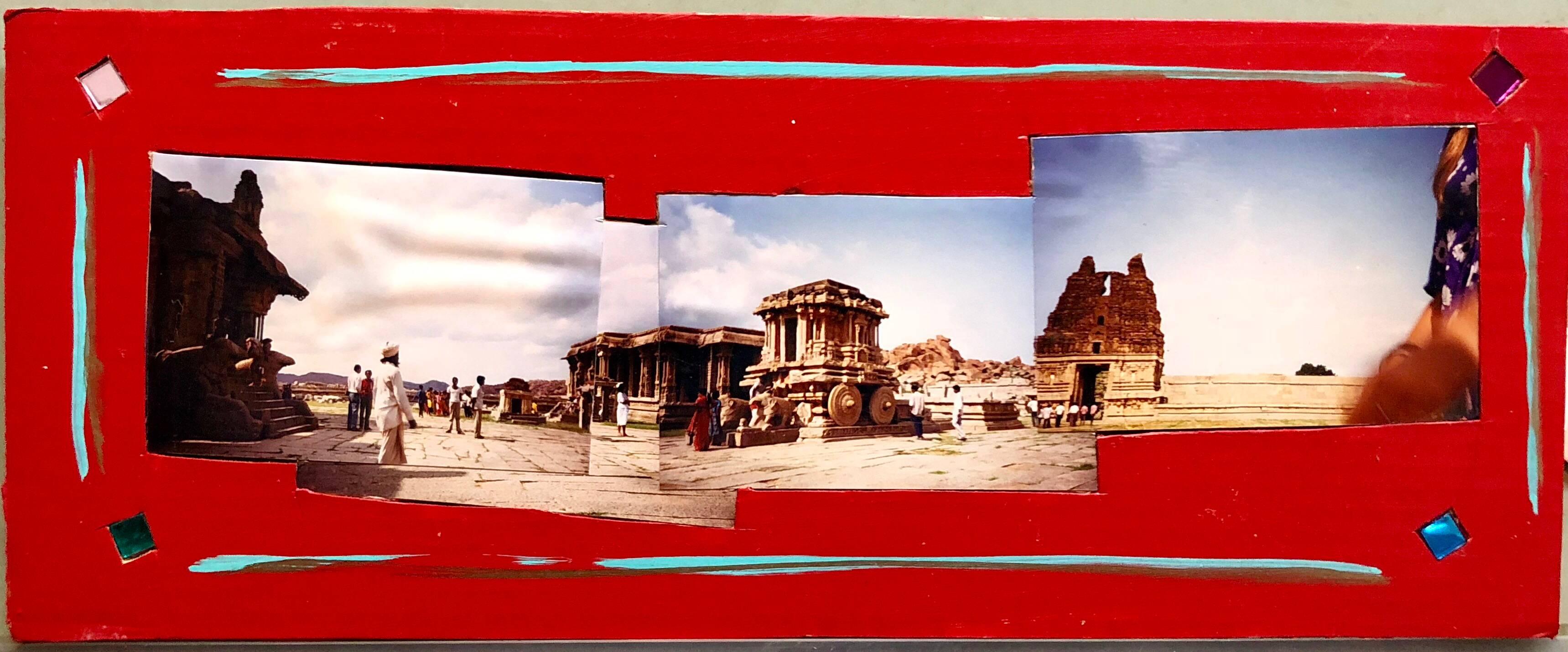 Touristes Hampi, Inde, 1992, Tirages photo sur carton, Collage, Insertion de miroirs en vente 4