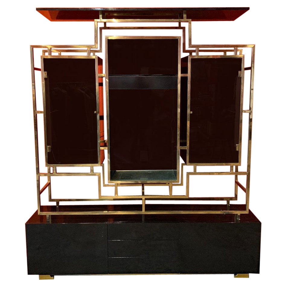 Mobile contenitore Kim Moltzer in legno laccato, ottone, vetro fumé 1970