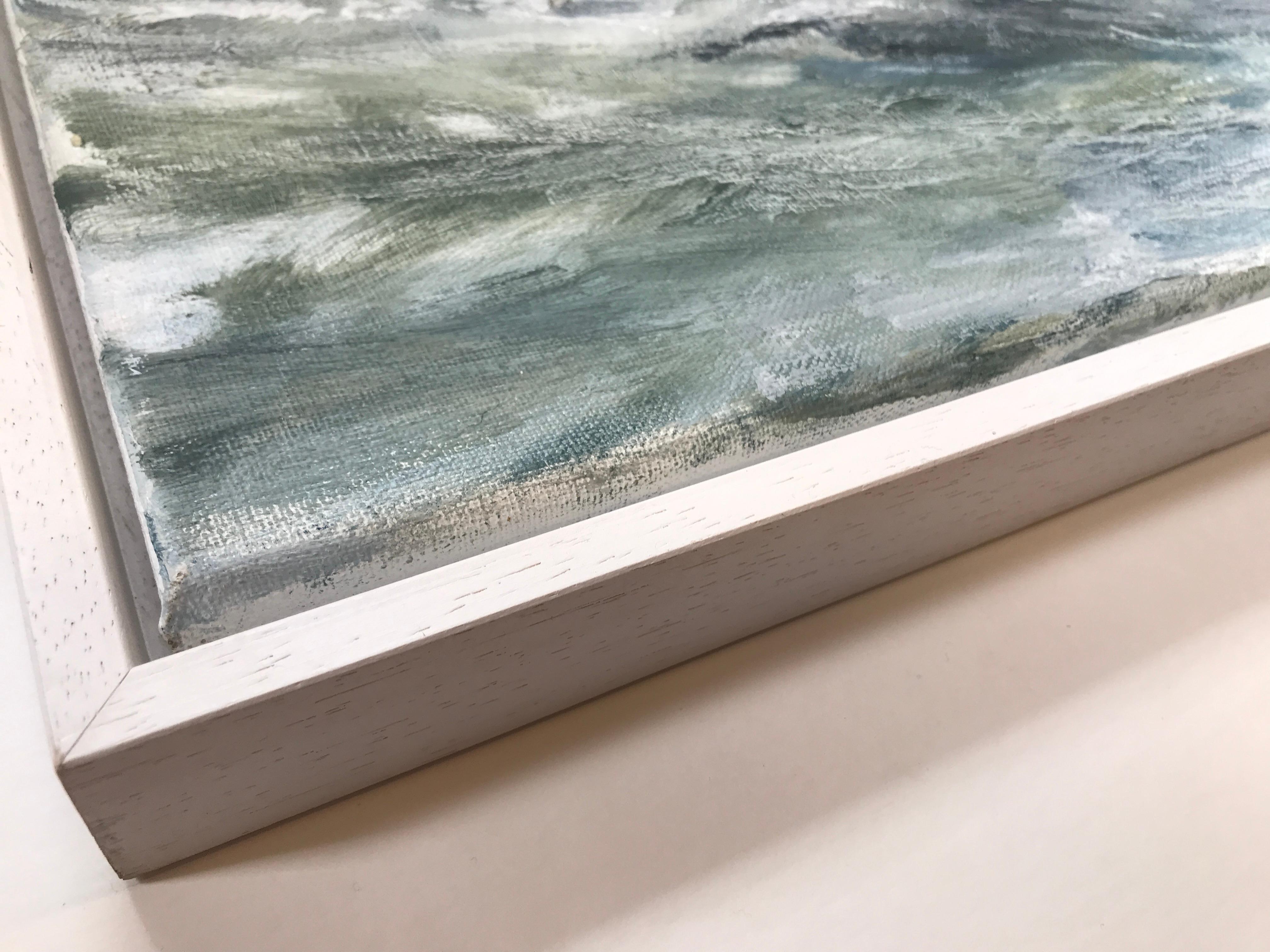 Un óleo original de paisaje marino tormentoso. En primer plano, las olas chocan entre sí, formando salpicaduras de agua que casi alcanzan a las gaviotas blancas que vuelan sobre ellas. 

INFORMACIÓN ADICIONAL:
Lo que hay bajo la sal es ficción por